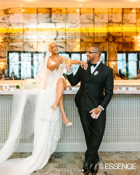 LeToya Luckett et Taleo Coles trinquent le jour de leur mariage, posté le 1er août 2024 | Source : Instagram/essence et letoyaluckett.