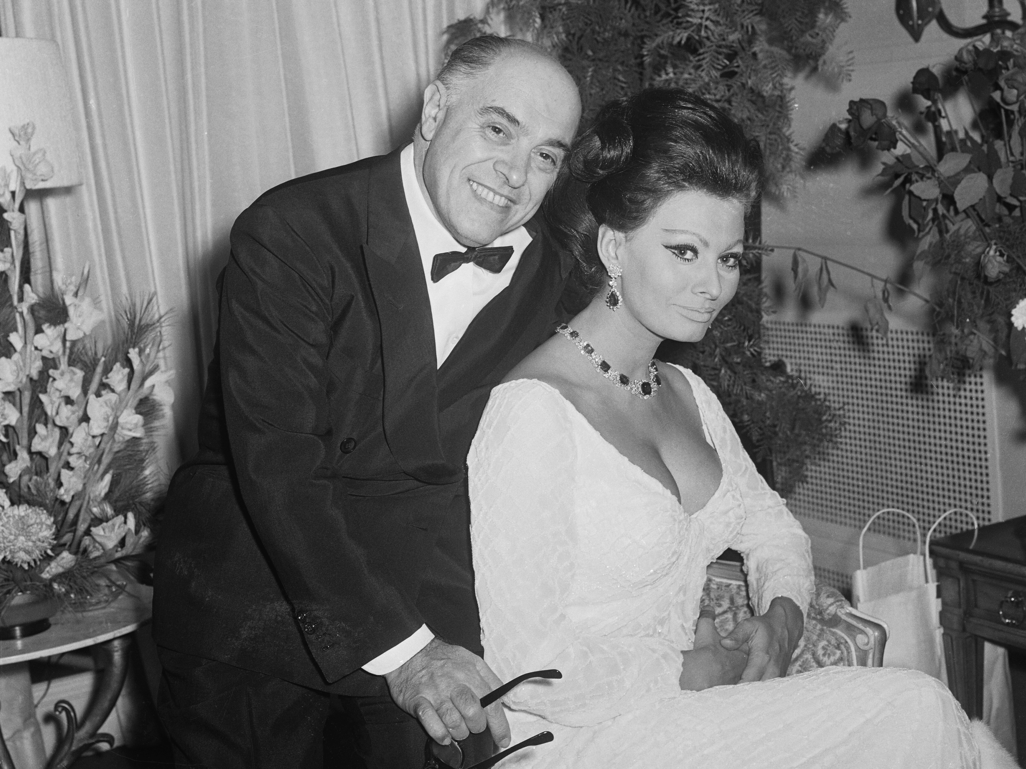 Sophia Loren et Carlo Ponti à New York le 22 décembre 1962 | Source : Getty Images