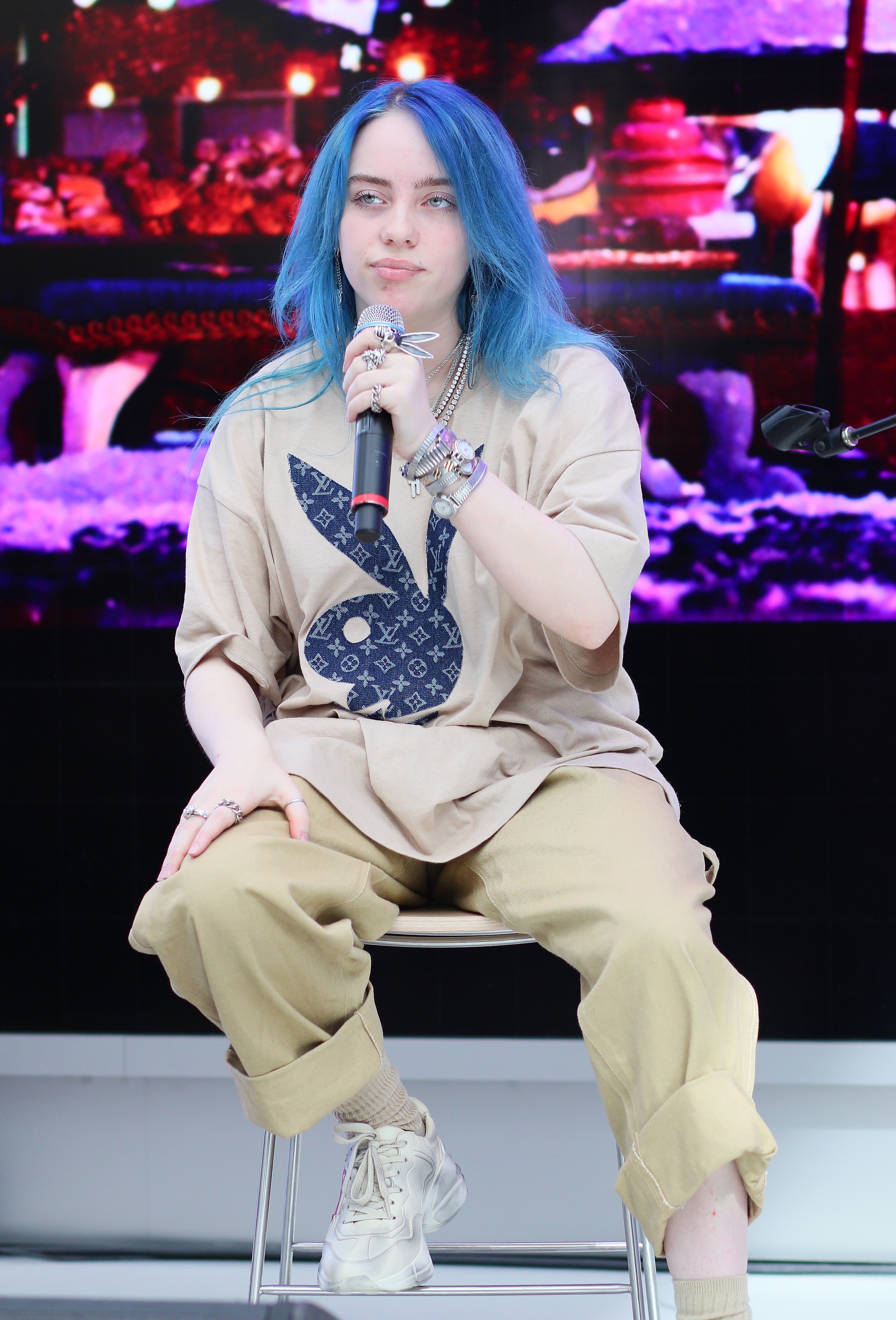 Billie Eilish donne le coup d'envoi de la campagne Apple Holiday en se produisant à l'Apple Third Street Promenade à Santa Monica, en Californie, le 20 novembre 2018. | Source : Getty Images