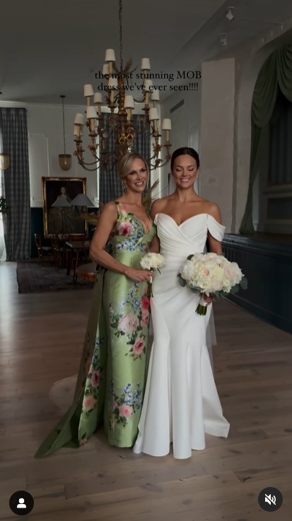 Lori DeWitt et Amanda DeWitt LeBlanc lors du mariage de cette dernière dans un clip mis en ligne le 5 juin 2024 | Source : Instagram/capturedbychloe.co