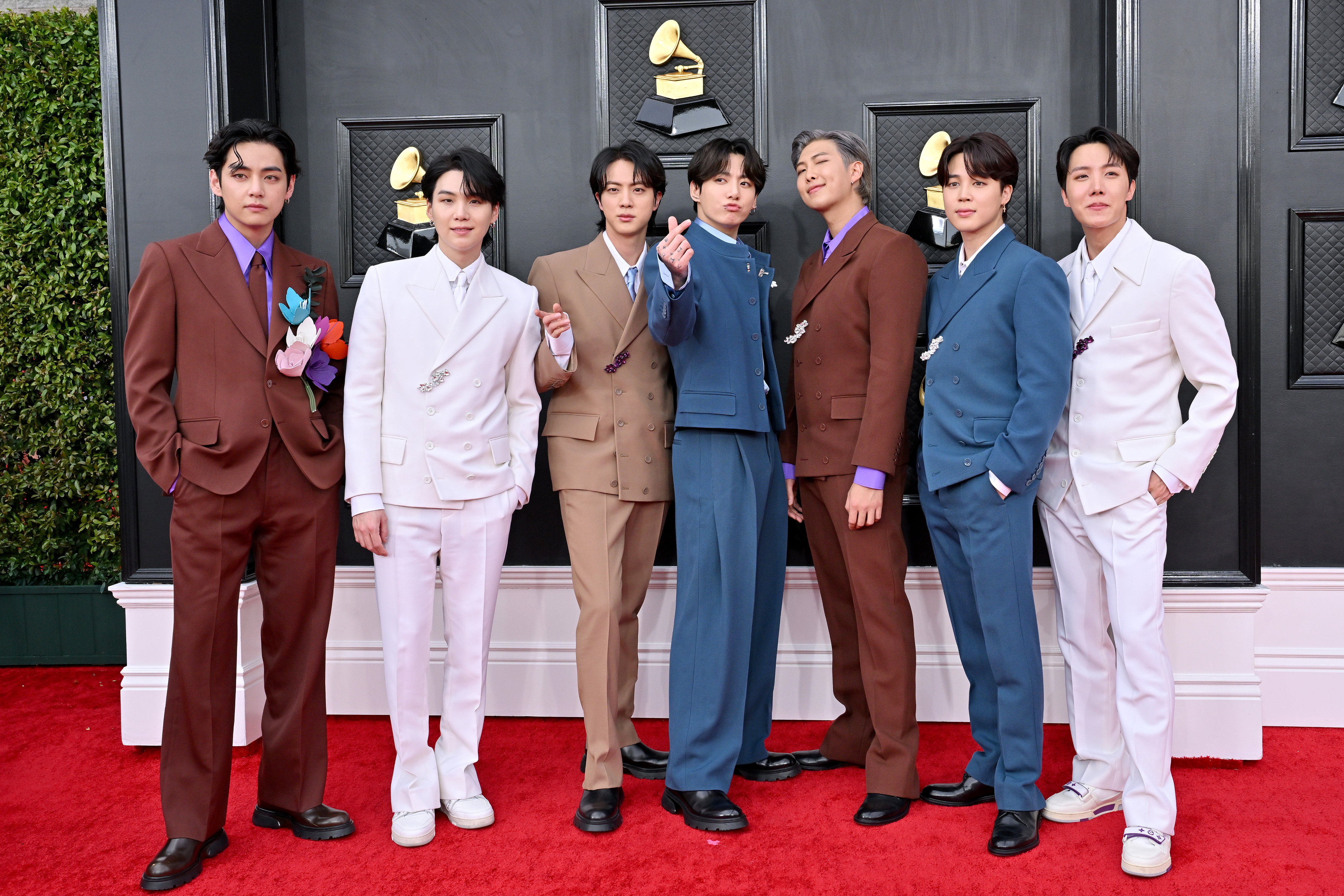 V, Suga, Jin, Jungkook, RM, Jimin et J-Hope de BTS assistent à la 64e cérémonie annuelle des GRAMMY Awards au MGM Grand Garden Arena le 03 avril 2022 à Las Vegas, Nevada. | Source : Getty Images