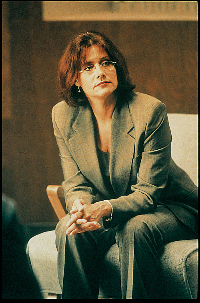Lorraine Bracco a incarné la thérapeute, le Dr Jennifer Melfi, tout au long de cette série très acclamée. Sur cette photo, elle pose dans la peau de son personnage pour une scène de