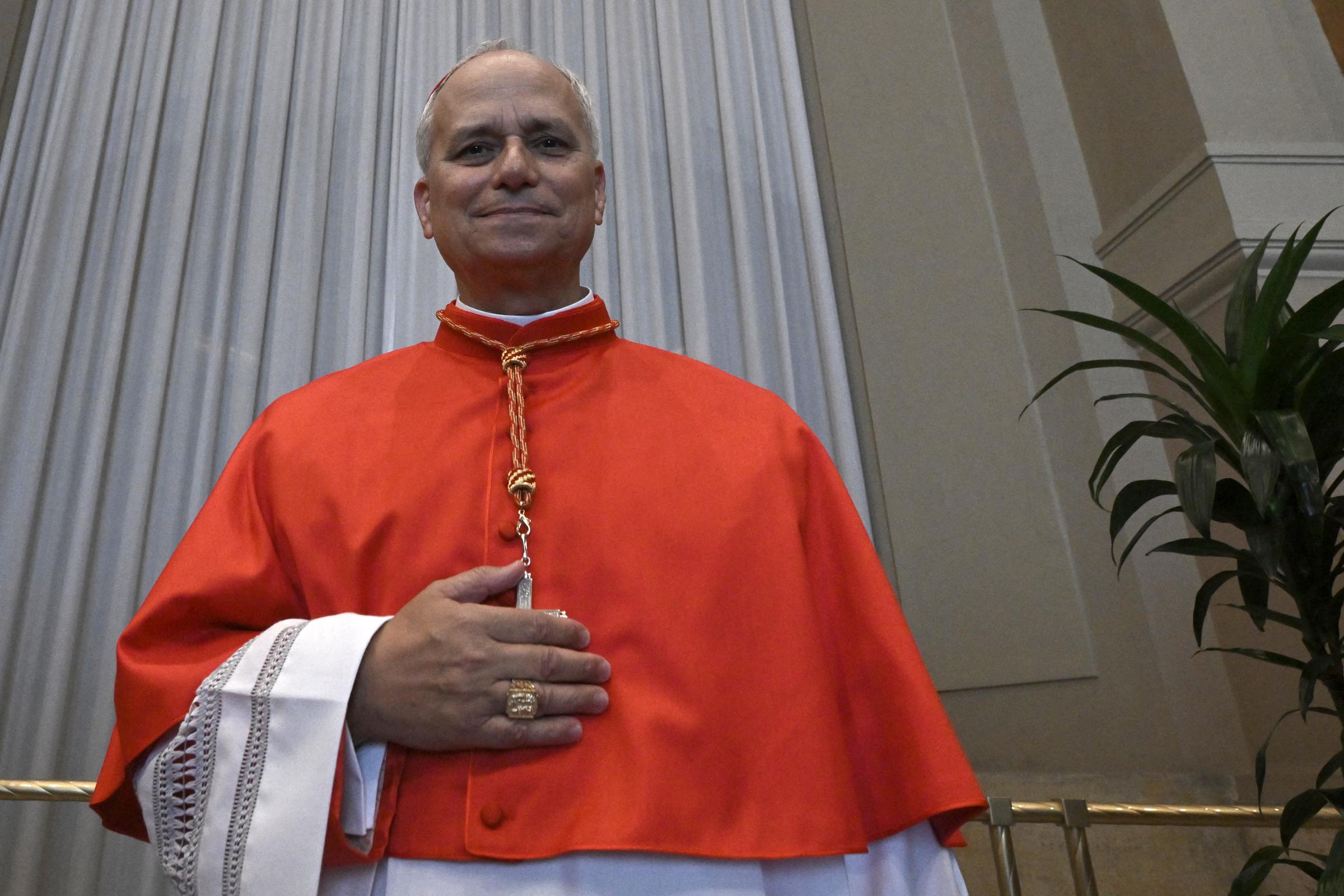 Le pape Léon assiste à une visite de courtoisie des proches à la suite d'un consistoire pour la création de 21 nouveaux cardinaux dans la Cité du Vatican. | Source : Getty Images