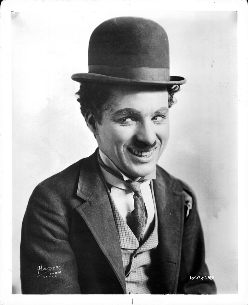 Portrait publicitaire de Charles Chaplin pour le court métrage " A Night Out ", 1915. (Photo par General Film | Photo : Getty Images. 