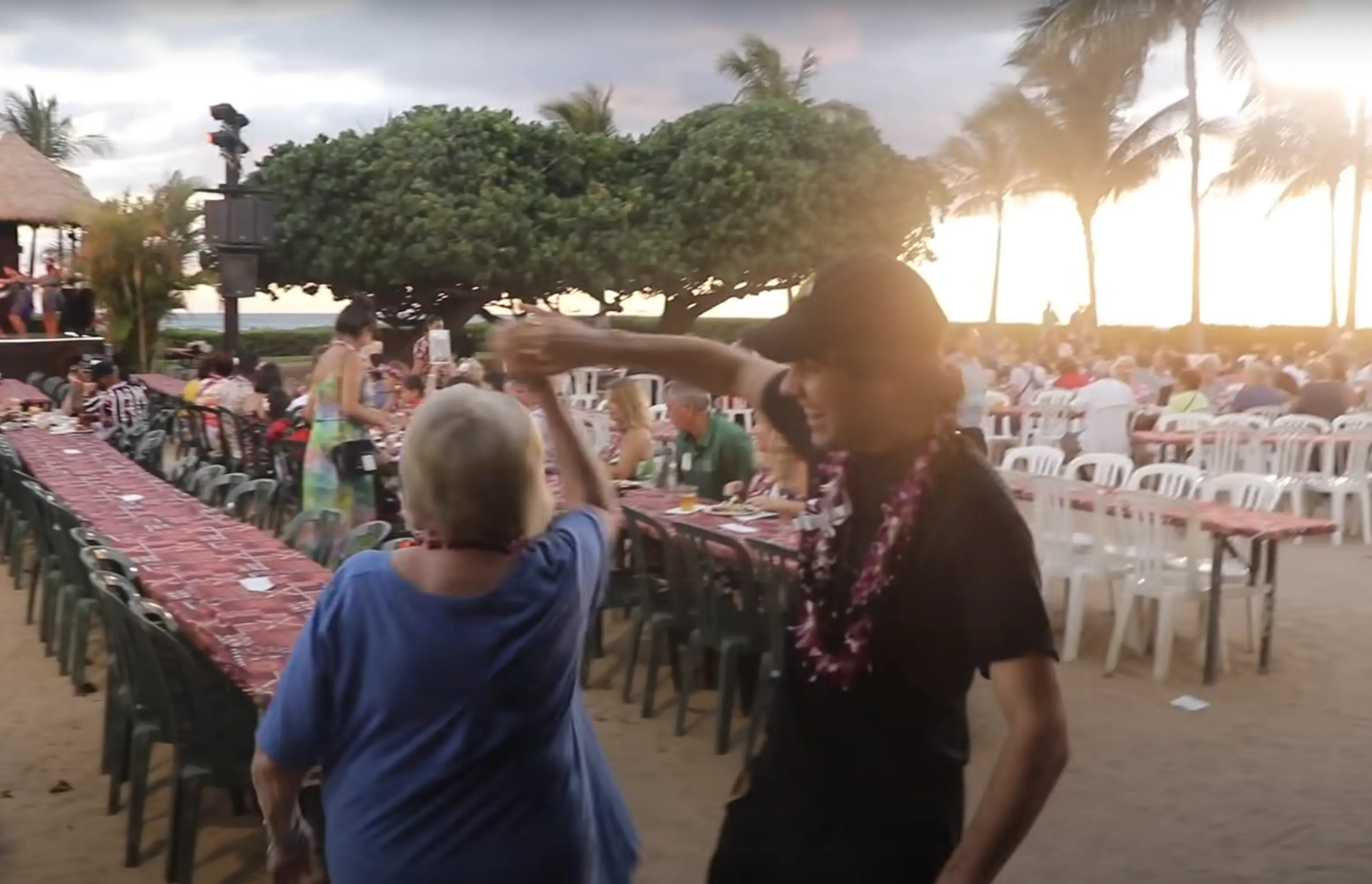 Lorraine Charlotte Nash profite de sa lune de miel à Hawaï après avoir épousé David Dobrik dans un clip ajouté à YouTube le 18 mai 2019 | Source : YouTube/David Dobrik
