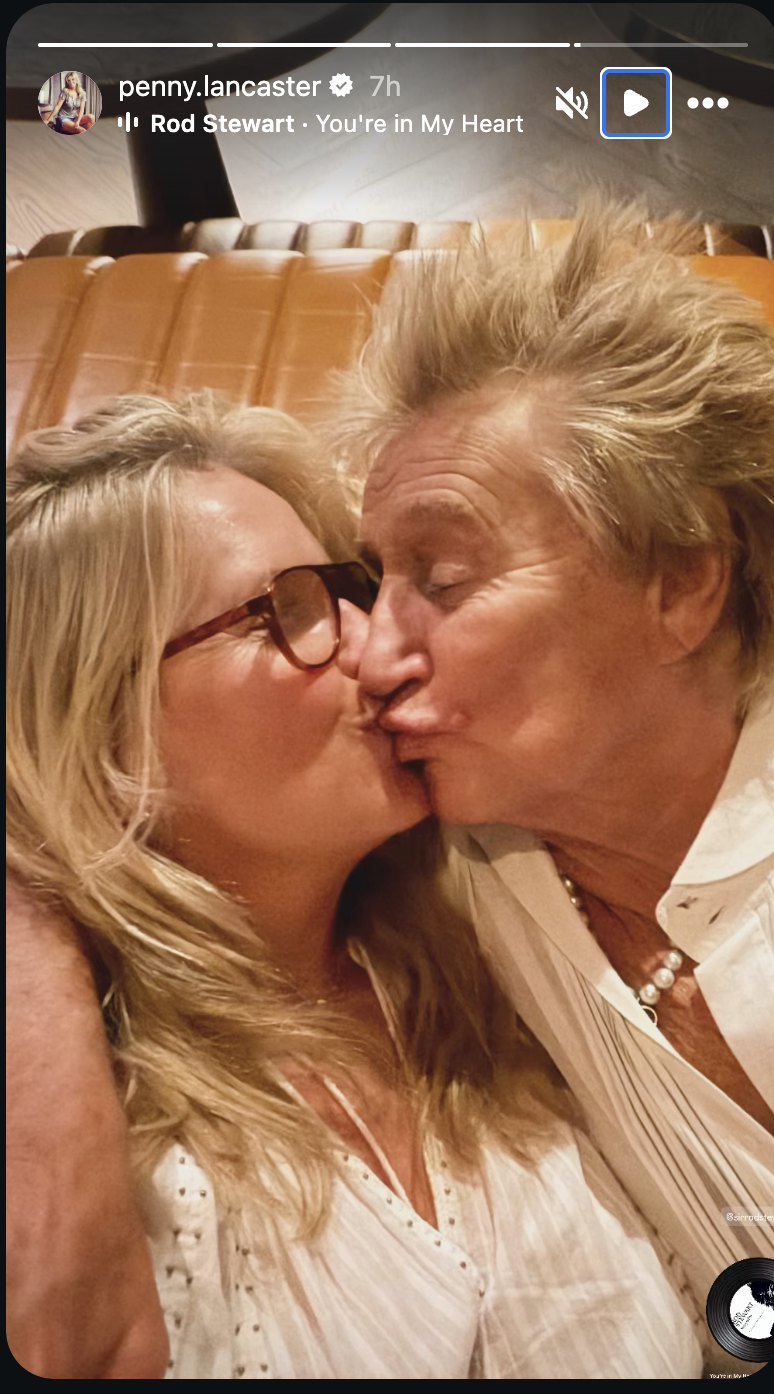 Penny Lancaster, la femme de Rod Stewart, a partagé cette photo intime d'eux quelques heures seulement après l'annonce concernant son état de santé. Voici la story Instagram qu'elle a publiée le 11 août 2026. | Source : Instagram/penny.lancaster