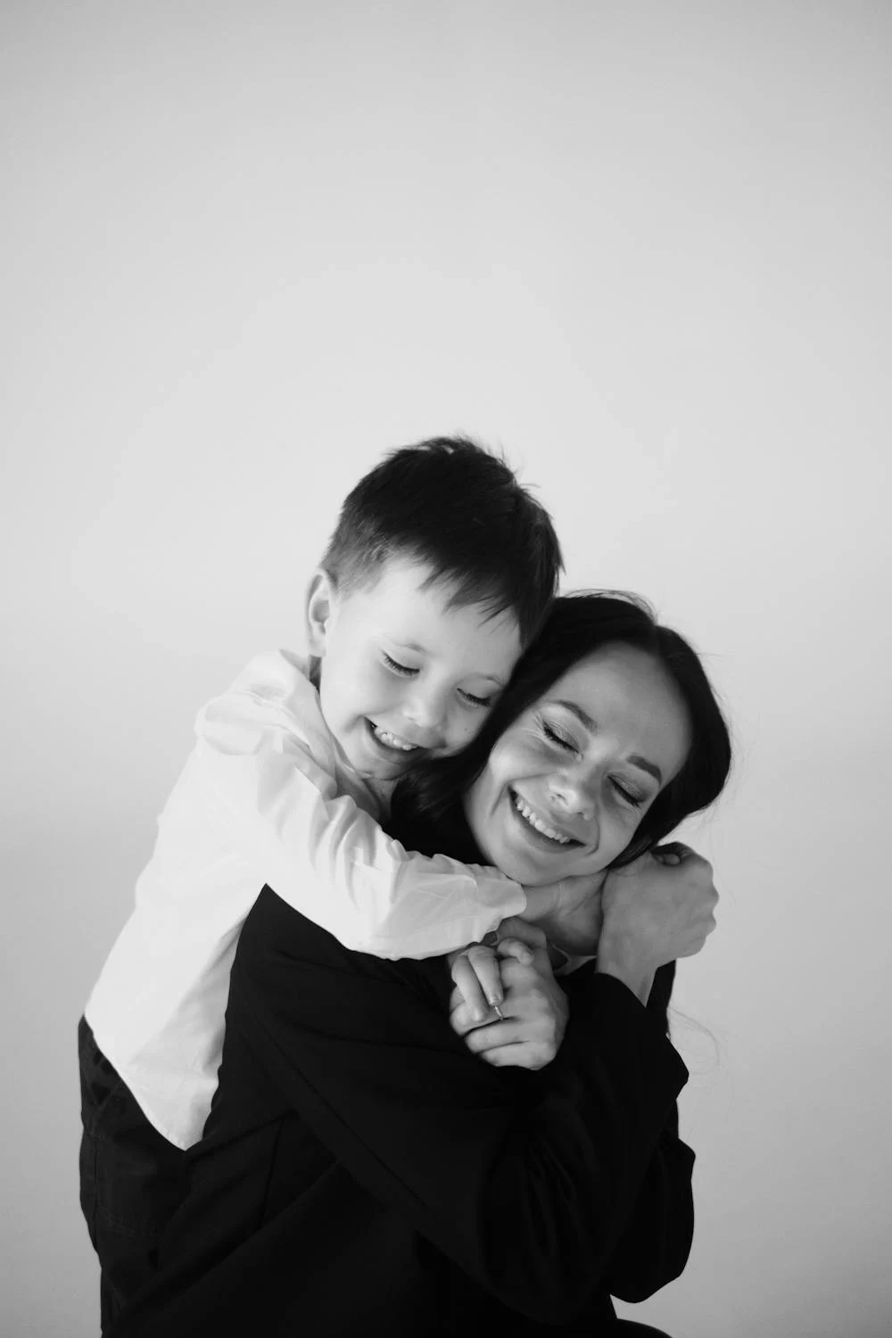 A happy boy and his mother | Source: Pexels