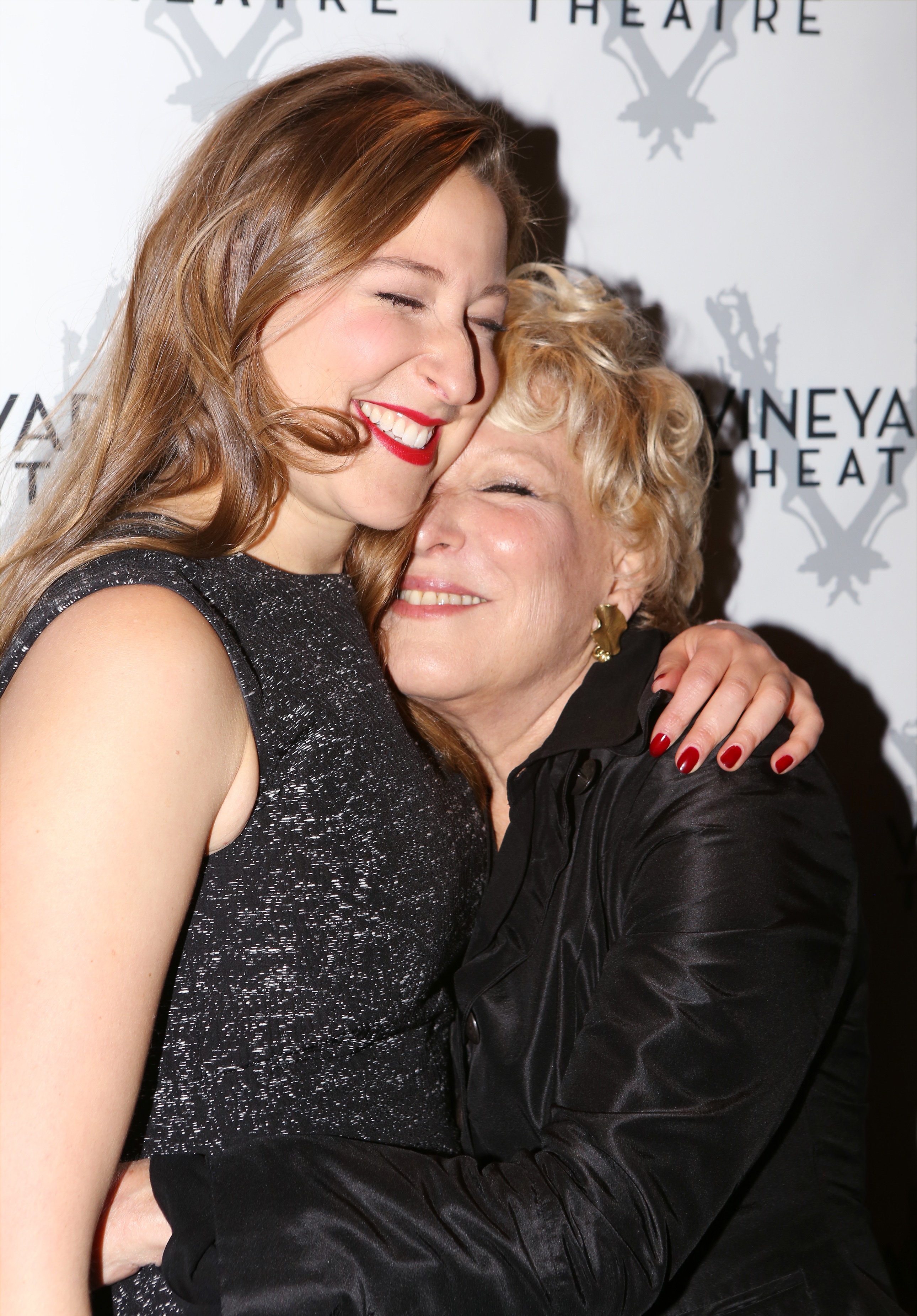 Sophie von Haselberg et maman Bette Midler assistent à la soirée d'ouverture de "Billy &amp; Ray" à Off-Broadway le 20 octobre 2014 à New York | Source : Getty Images