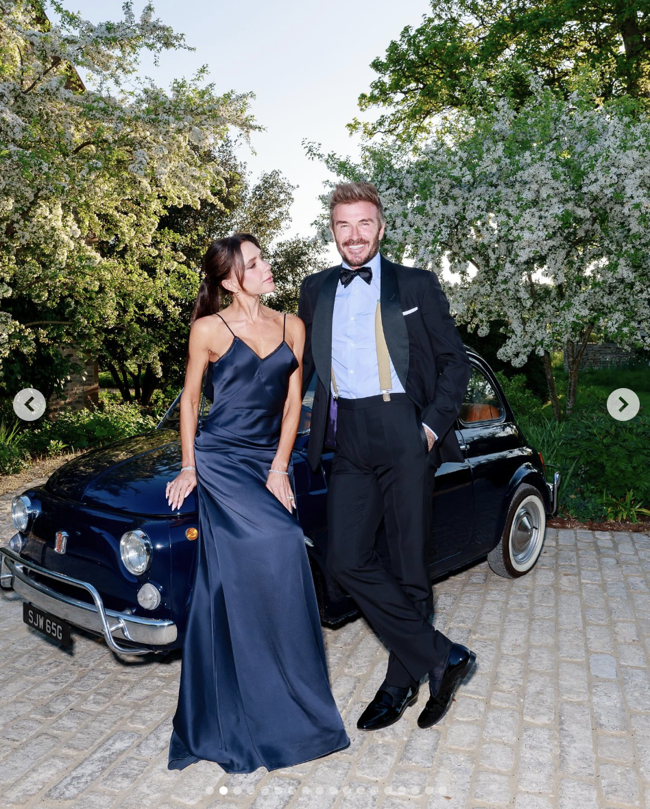 On voit Victoria et David Beckham ensemble sur une photo publiée le 4 mai 2025 | Source : Instagram/victoriabeckham