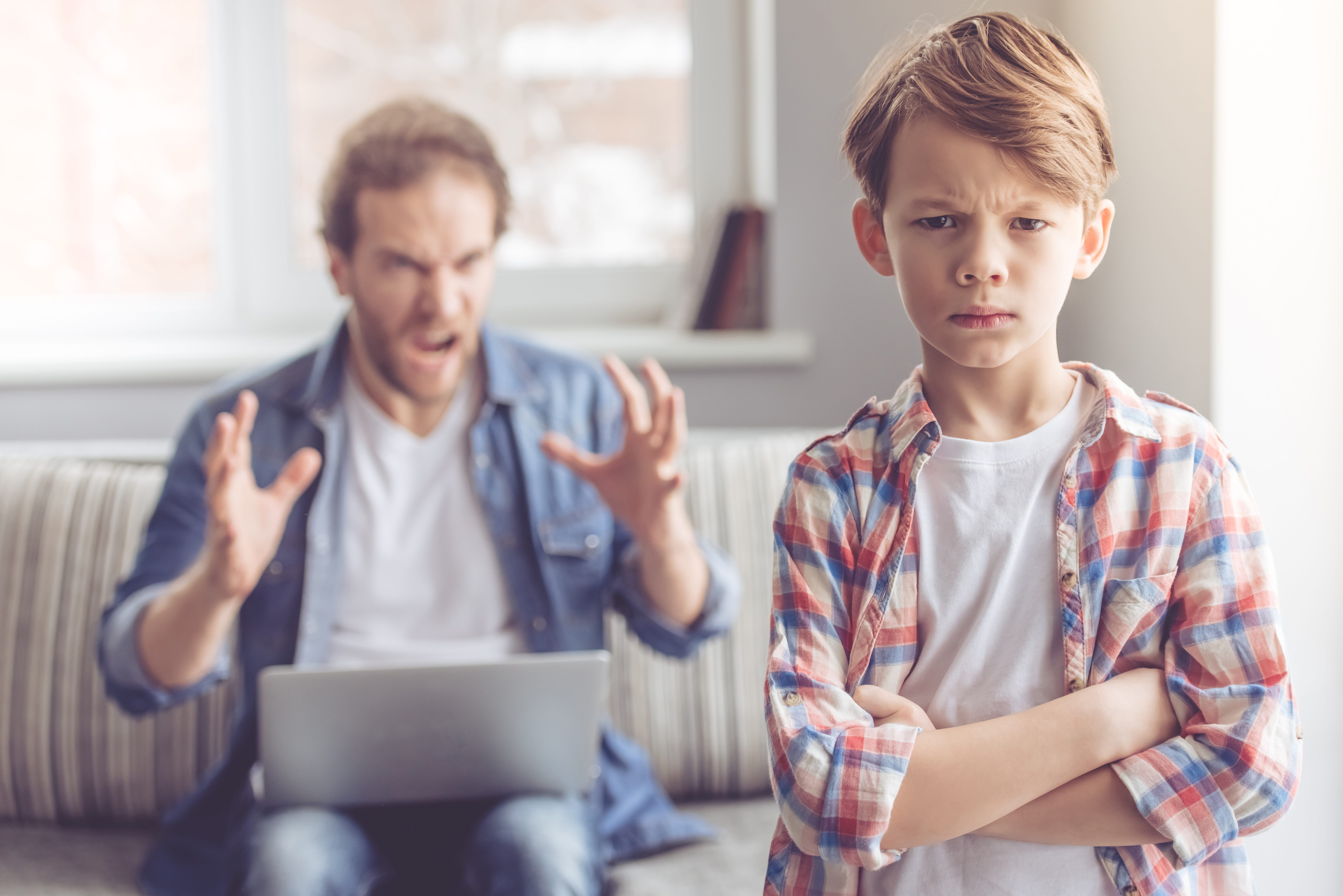 Un père et son fils en colère | Source : Shutterstock