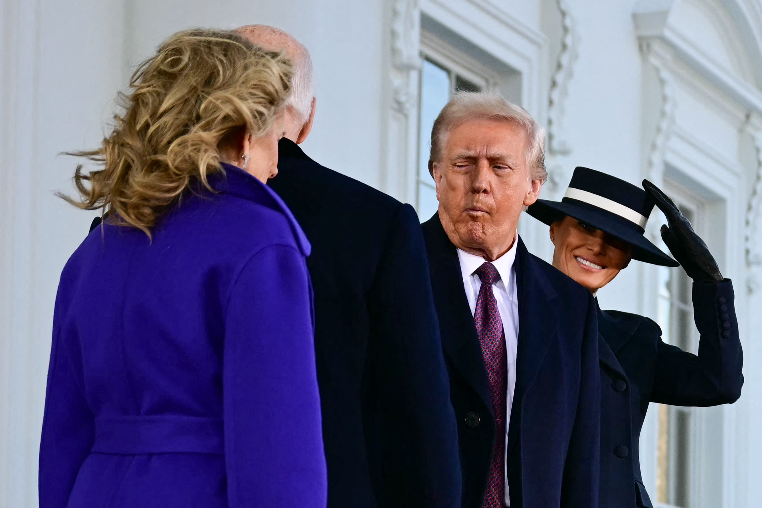 L'ancienne première dame et médecin Jill Biden et l'ancien président américain Joe Biden saluant Donald et Melania Trump à la Maison Blanche. | Source : Getty Images