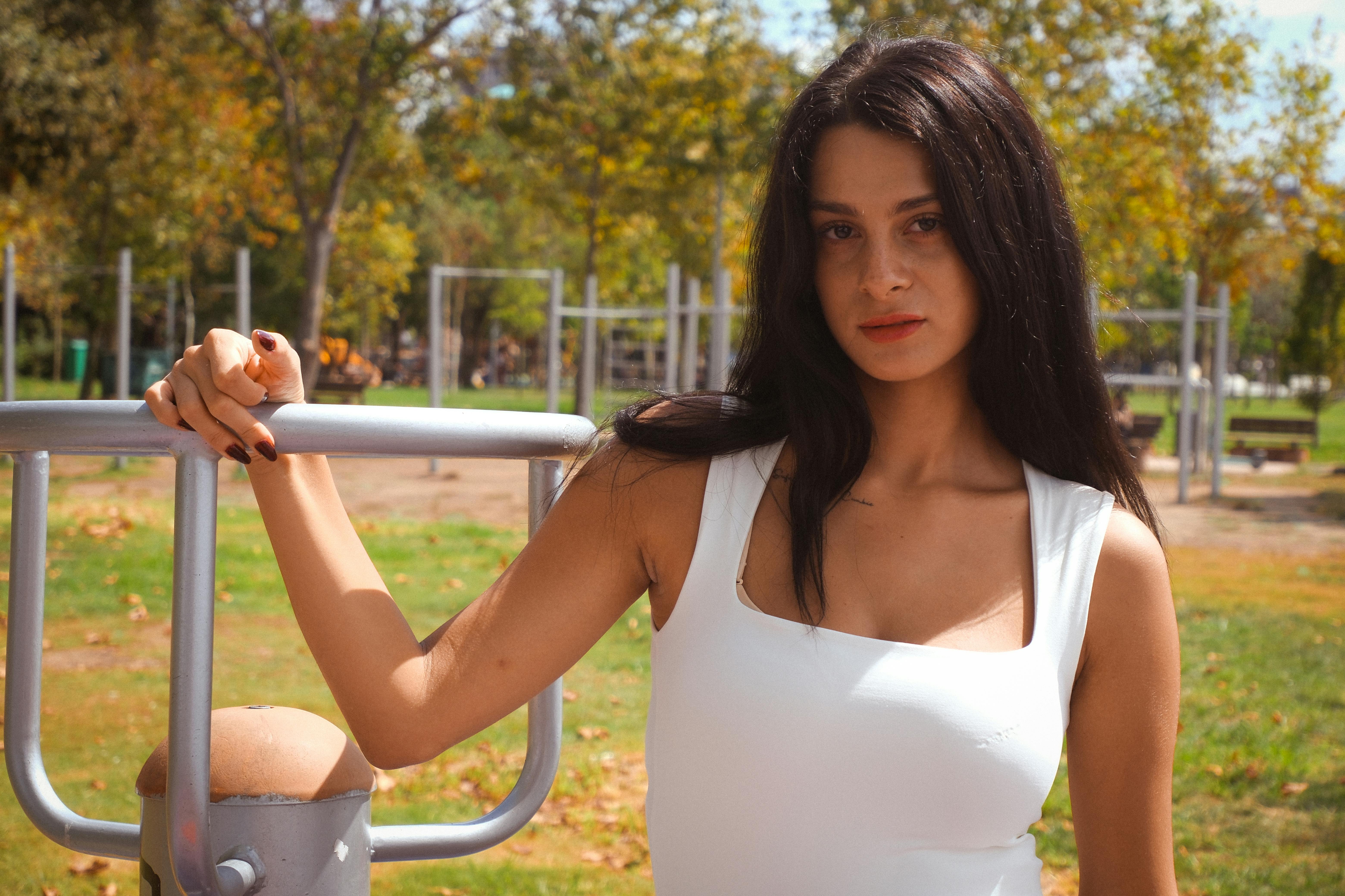 Femme posant à l'extérieur | Source : Pexels
