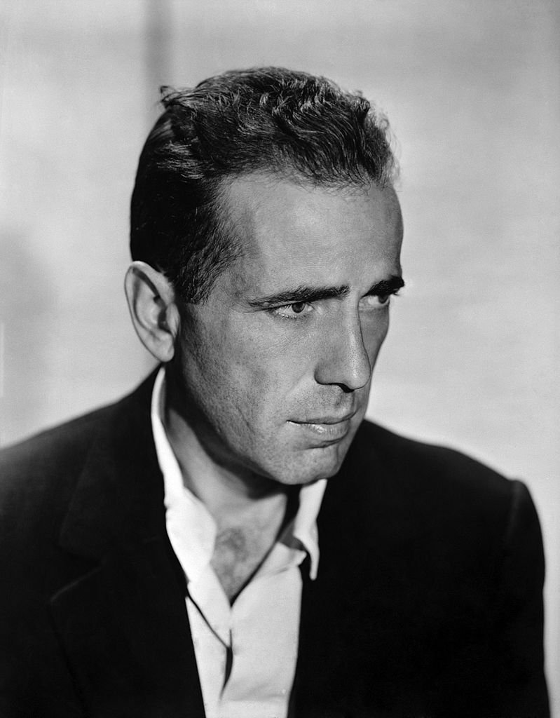 Portrait en gros plan de Humphrey Bogart. | Photo : Getty Images