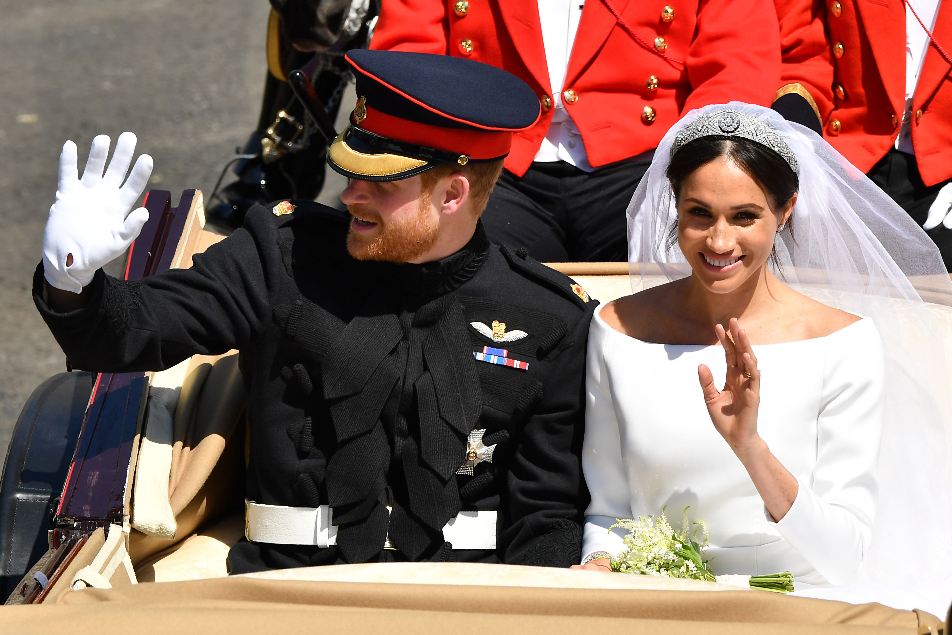 Le prince Harry, duc de Sussex, et Meghan, duchesse de Sussex, après s'être mariés à la chapelle Saint-Georges, le 19 mai 2018, à Windsor, en Angleterre. | Source : Getty Images