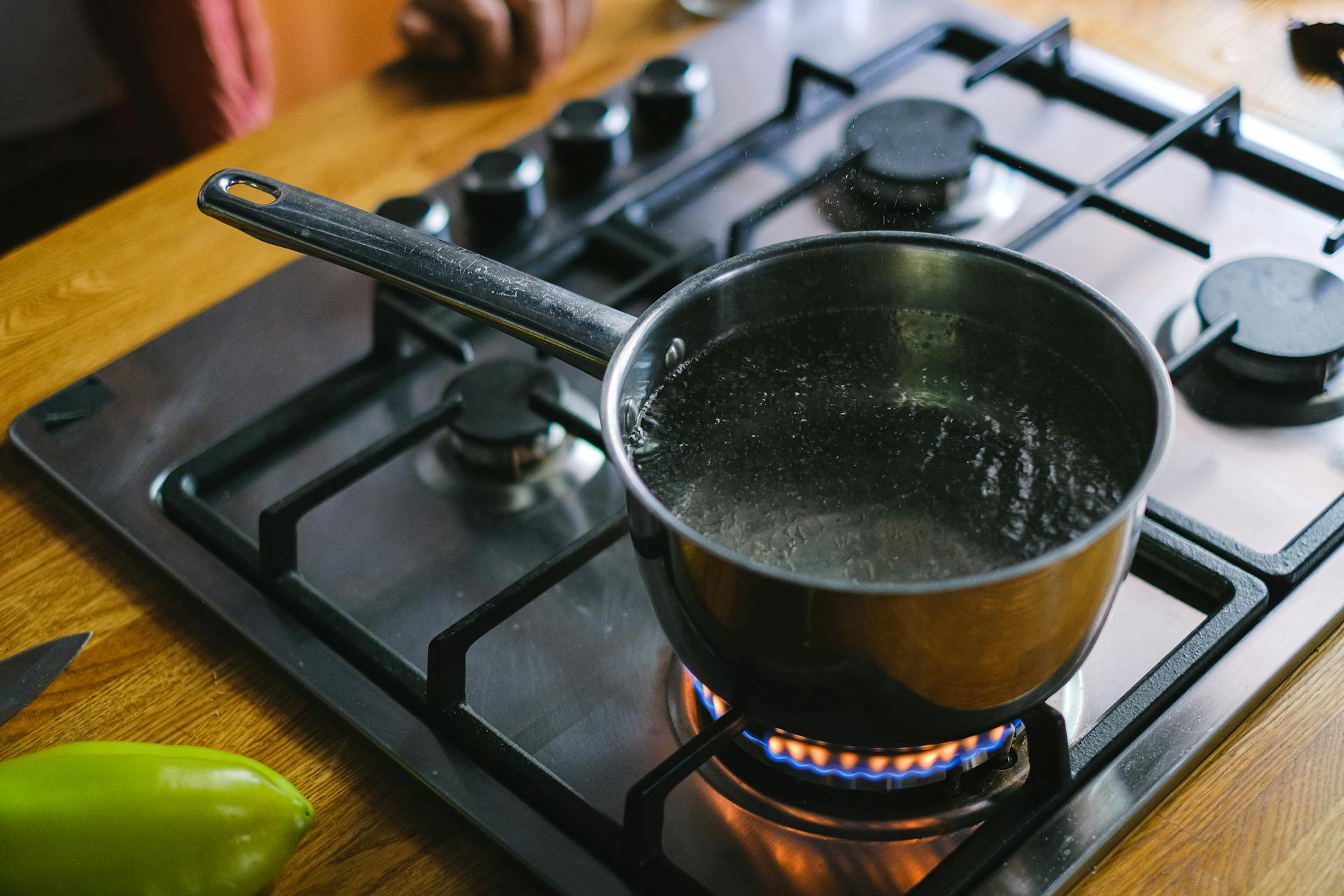 Une casserole sur un réchaud | Source : Pexels