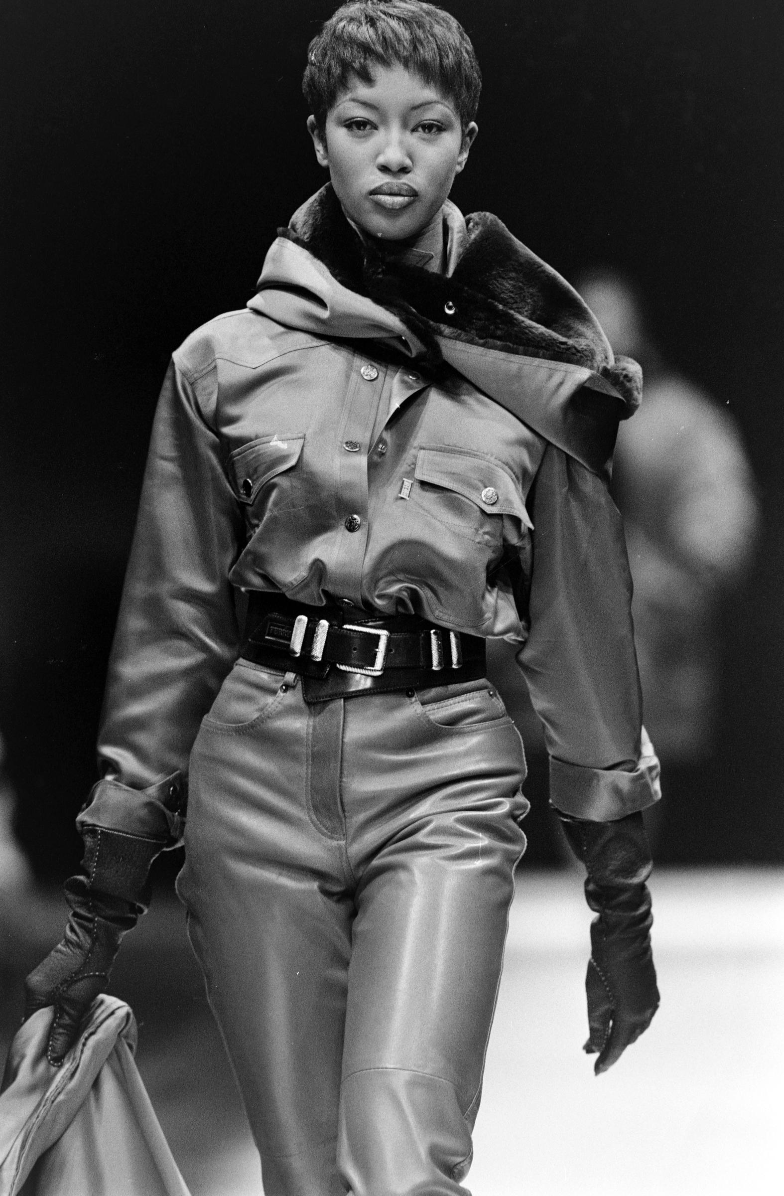 Naomi Campbell au défilé de la collection prêt-à-porter automne 1993 de Gianfranco Ferré I Source : Getty Images