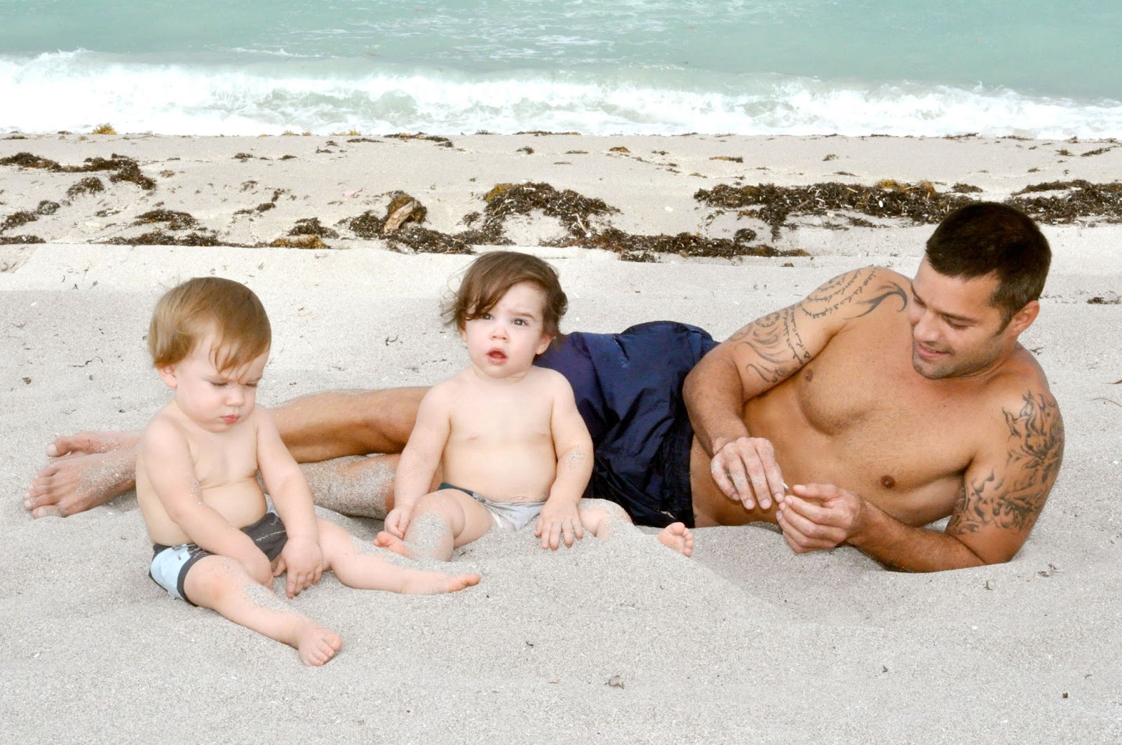 Ricky, Matteo et Valentin à la plage de Miami le 18 août 2009 | Source : Getty Images