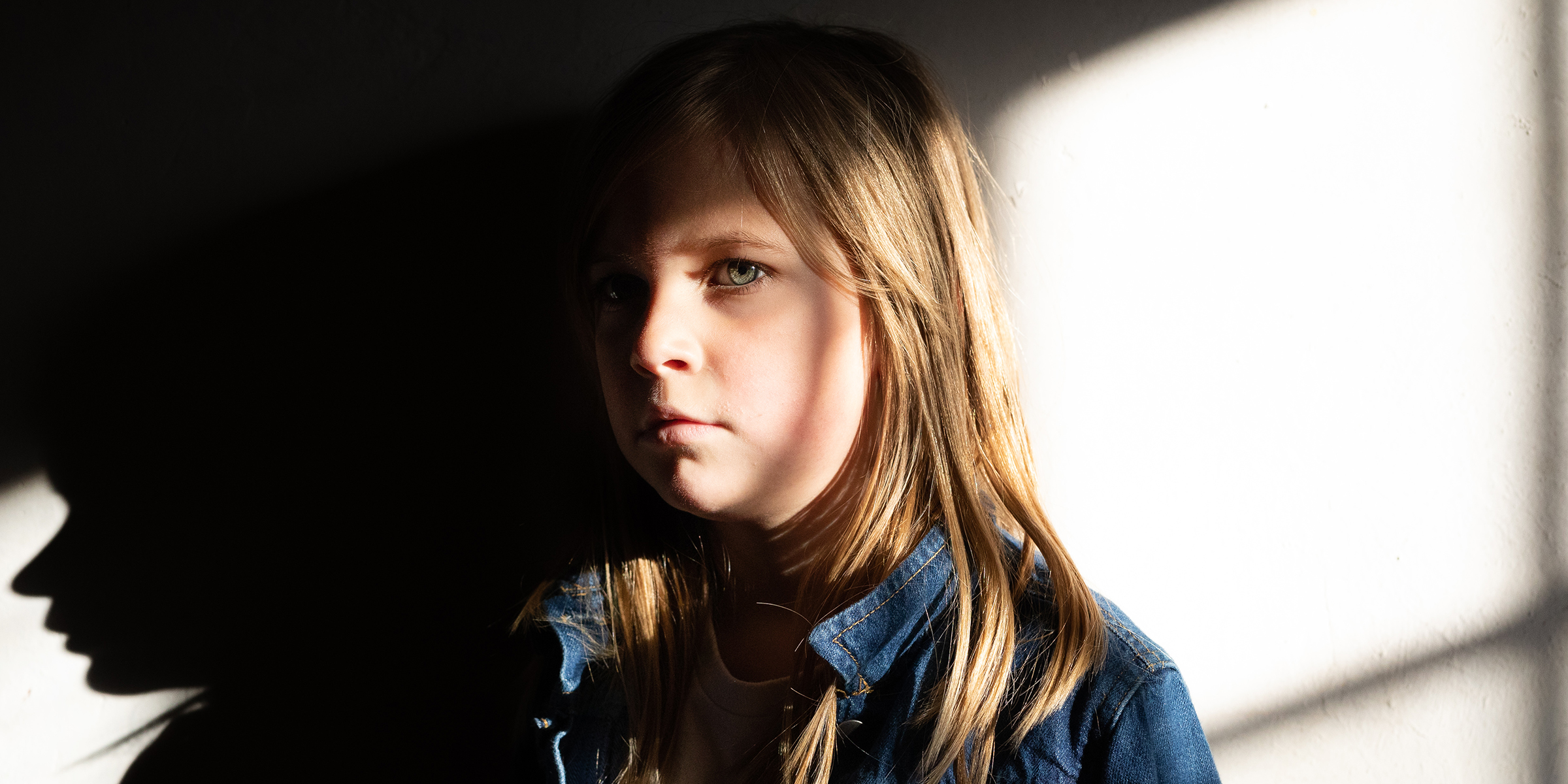 Une fille | Source : Freepik/wirestock
