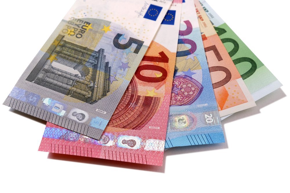 Des billets de 5, 10, 20, 50 et 100 euros. | Shutterstock