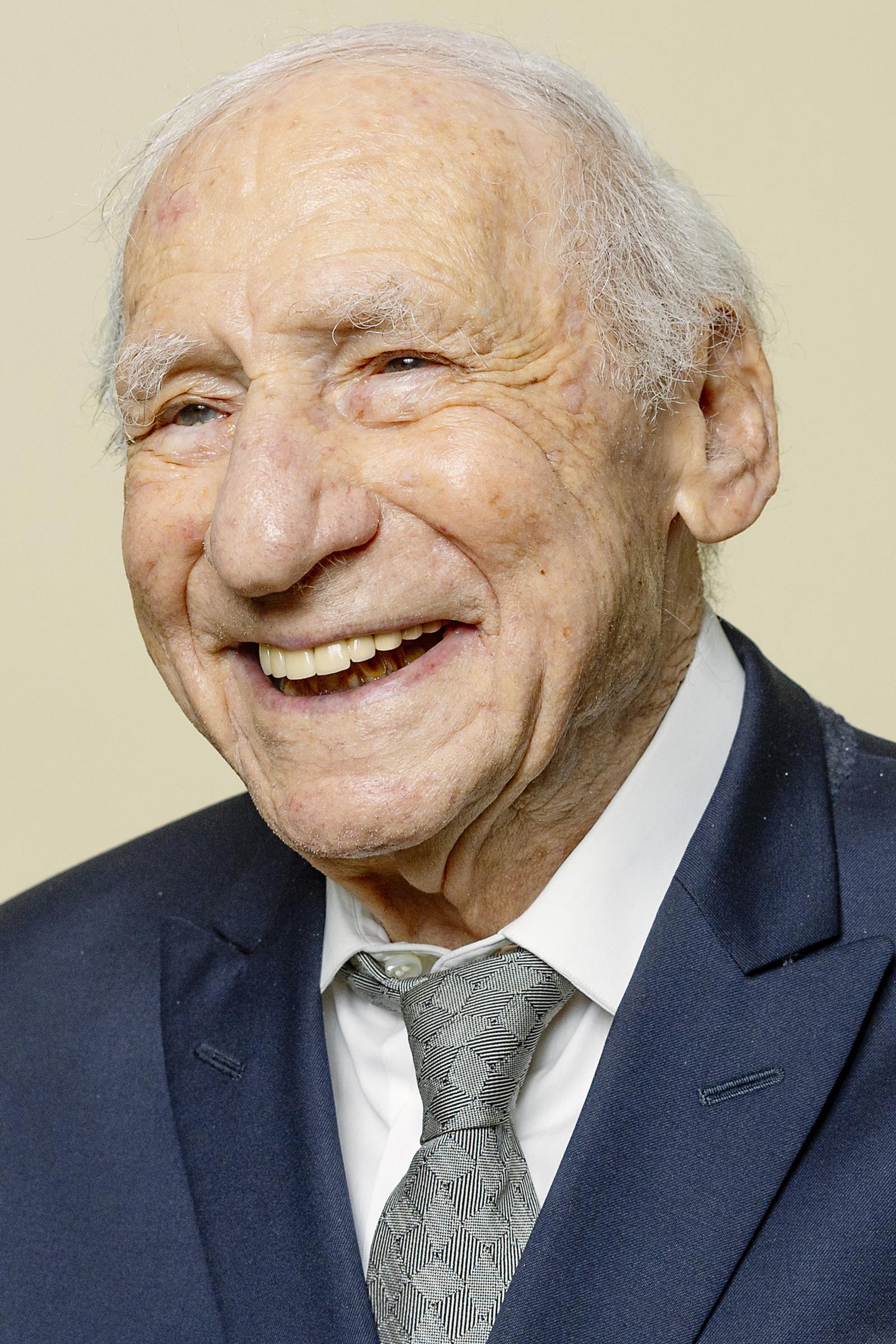 Mel Brooks pose pour un portrait lors de la cérémonie des Peabody Awards 2024 le 09 juin 2024 | Source : Getty Images