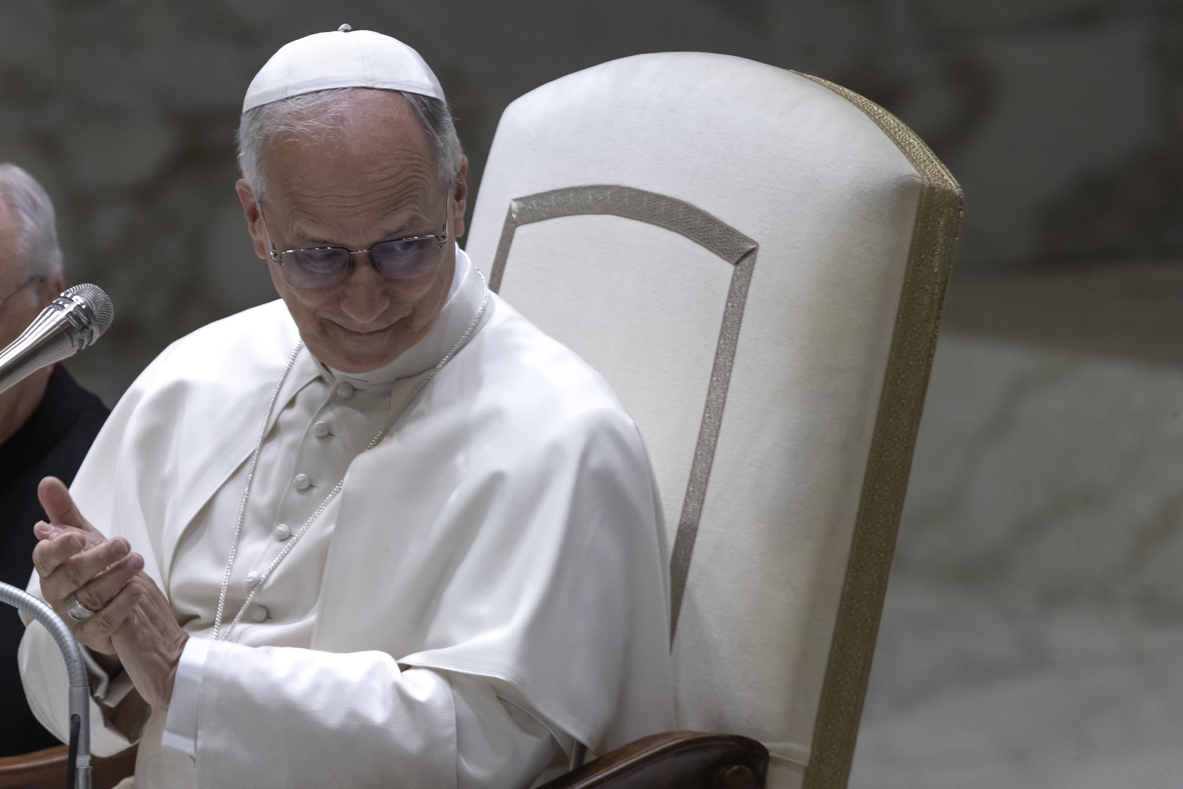 Le pape Léon XIV lors de la rencontre avec les membres du clergé romain dans la salle Paul VI le 12 juin 2025 | Source : Getty Images