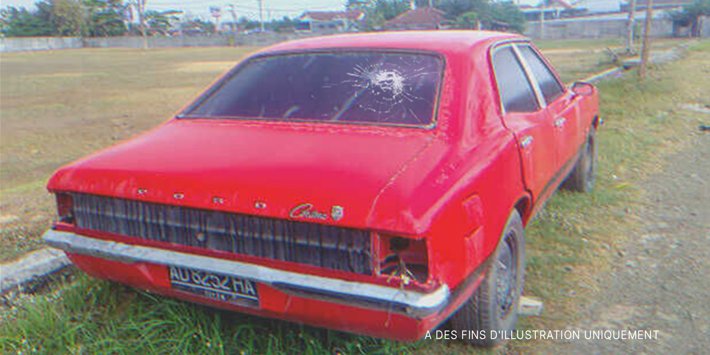 Une voiture fracassée | Source : Shutterstock