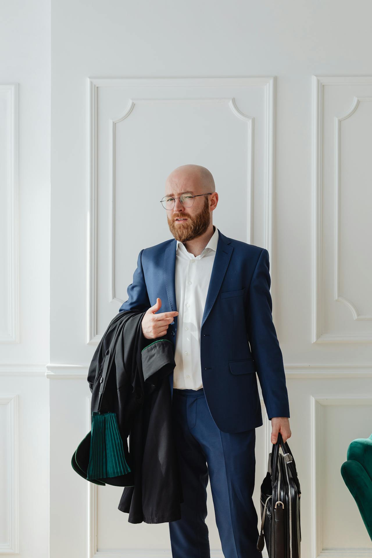 Un homme vêtu d'un costume élégant | Source : Pexels