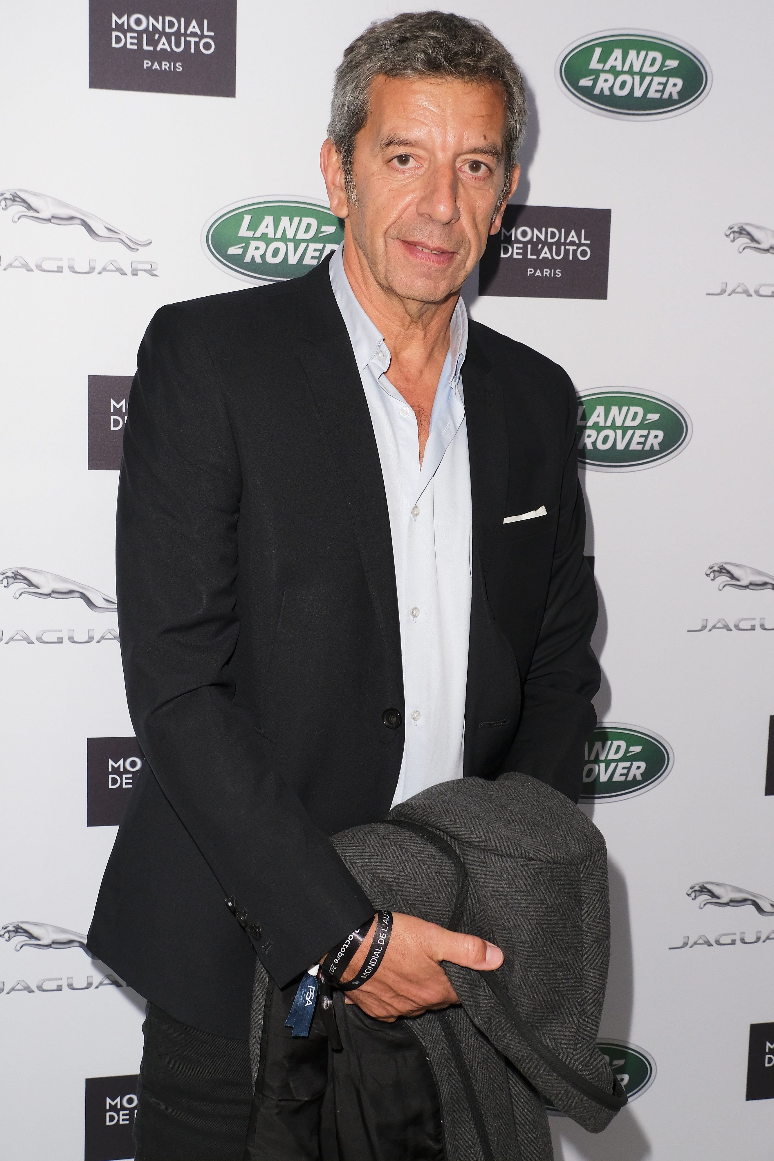 Michel Cymes assiste à la soirée "Jaguar Land Rover France" lors de l'inauguration du Salon de l'Automobile de Paris au Parc des Expositions de la Porte de Versailles le 2 octobre 2018 à Paris, France. | Photo : Getty Images