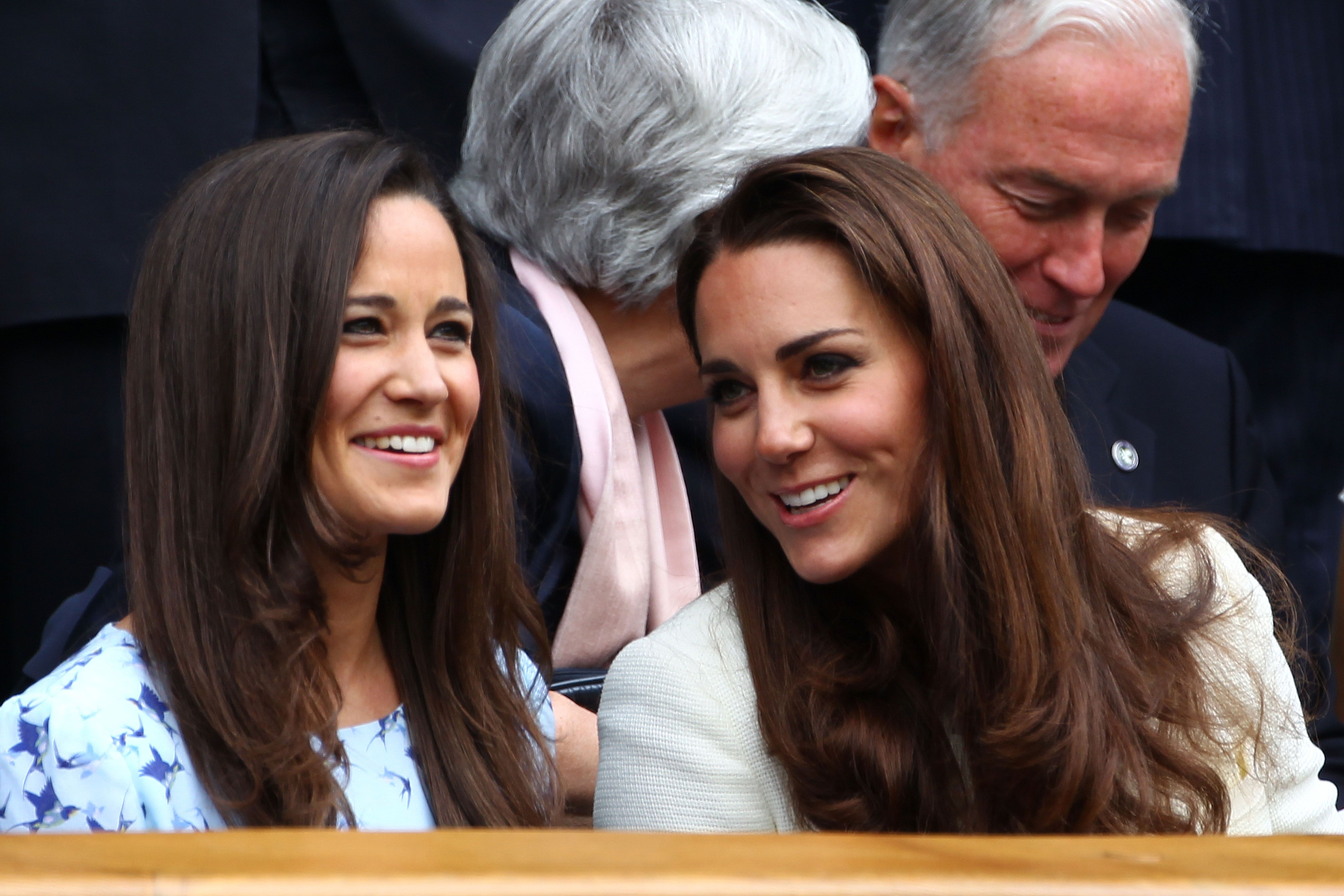 Kate et Pippa partageant une discussion complice. l Source : Getty Images