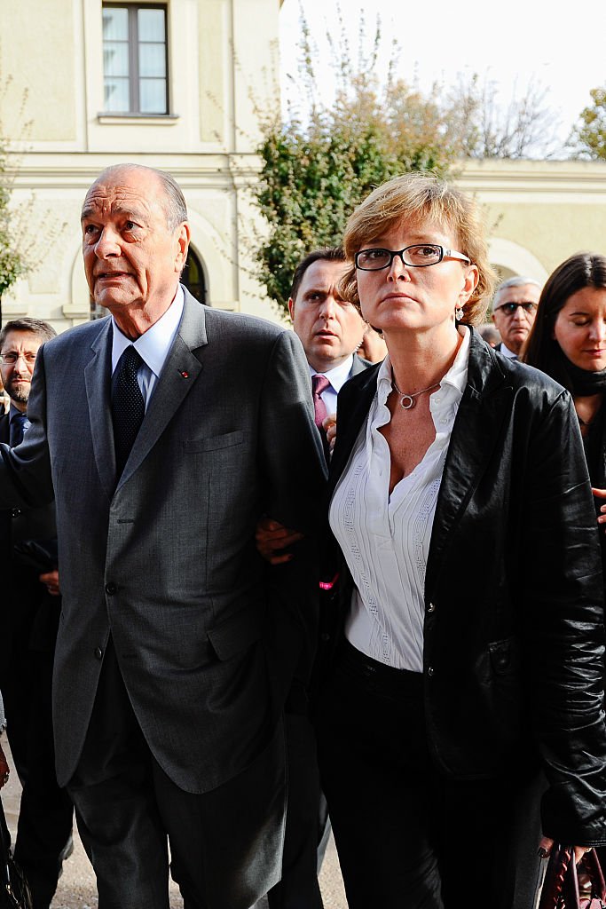 Claude Chirac aux côtés de son père Jacques Chirac le 5 novembre 2010 à Paris. l Source : Getty Images