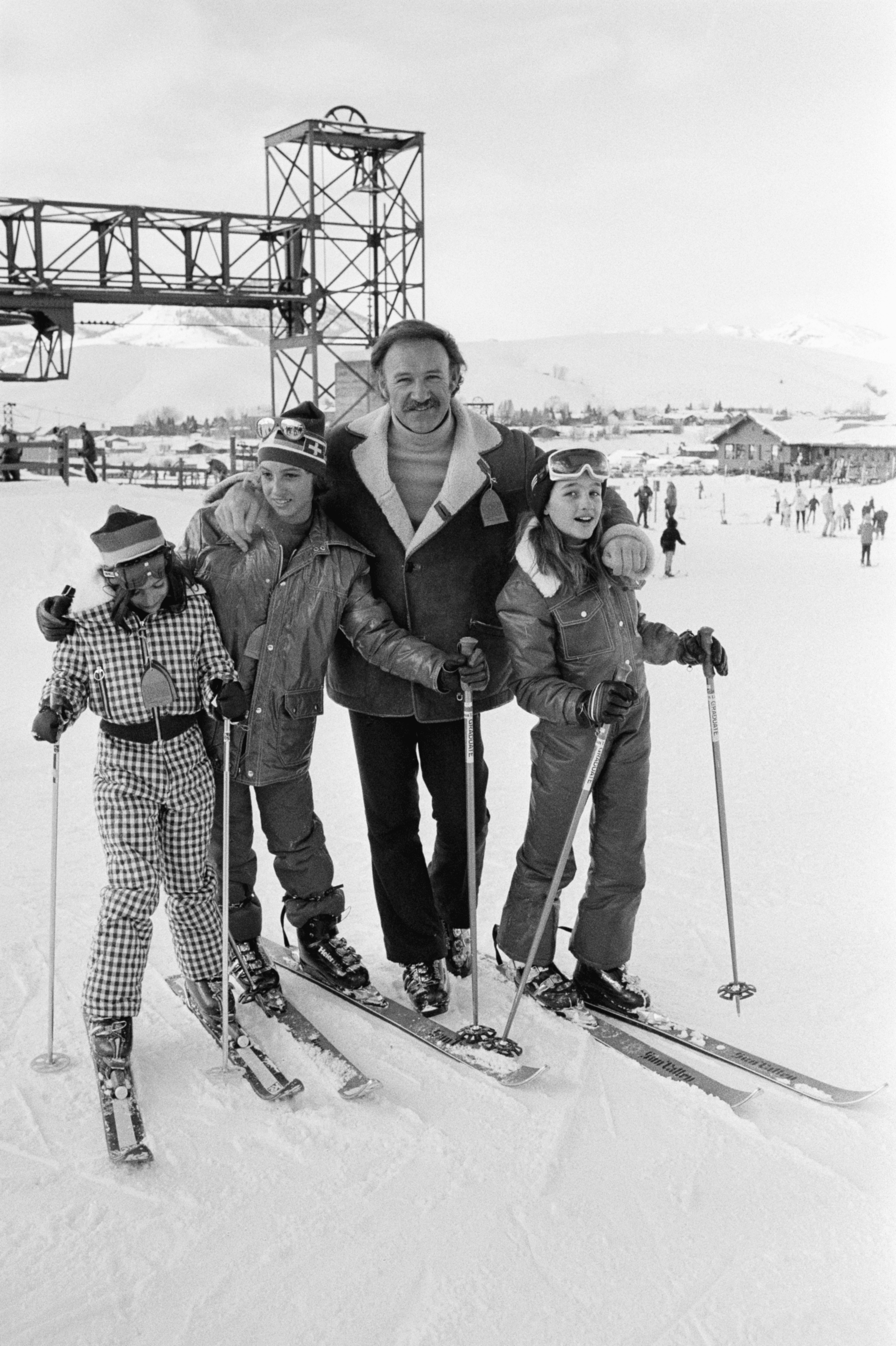 Gene Hackman et ses enfants Leslie Anne, Christopher Allen et Elizabeth Jean à Sun Valley. | Source : Getty Images