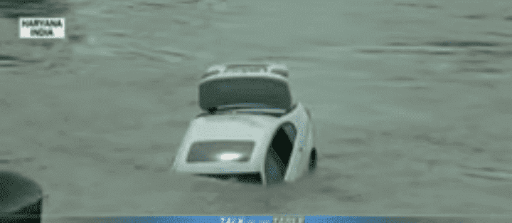 La BMW série 3 qui aurait été poussée dans la rivière parce que ce n'était pas une Jaguar | Photo : YouTube/CBS ce matin