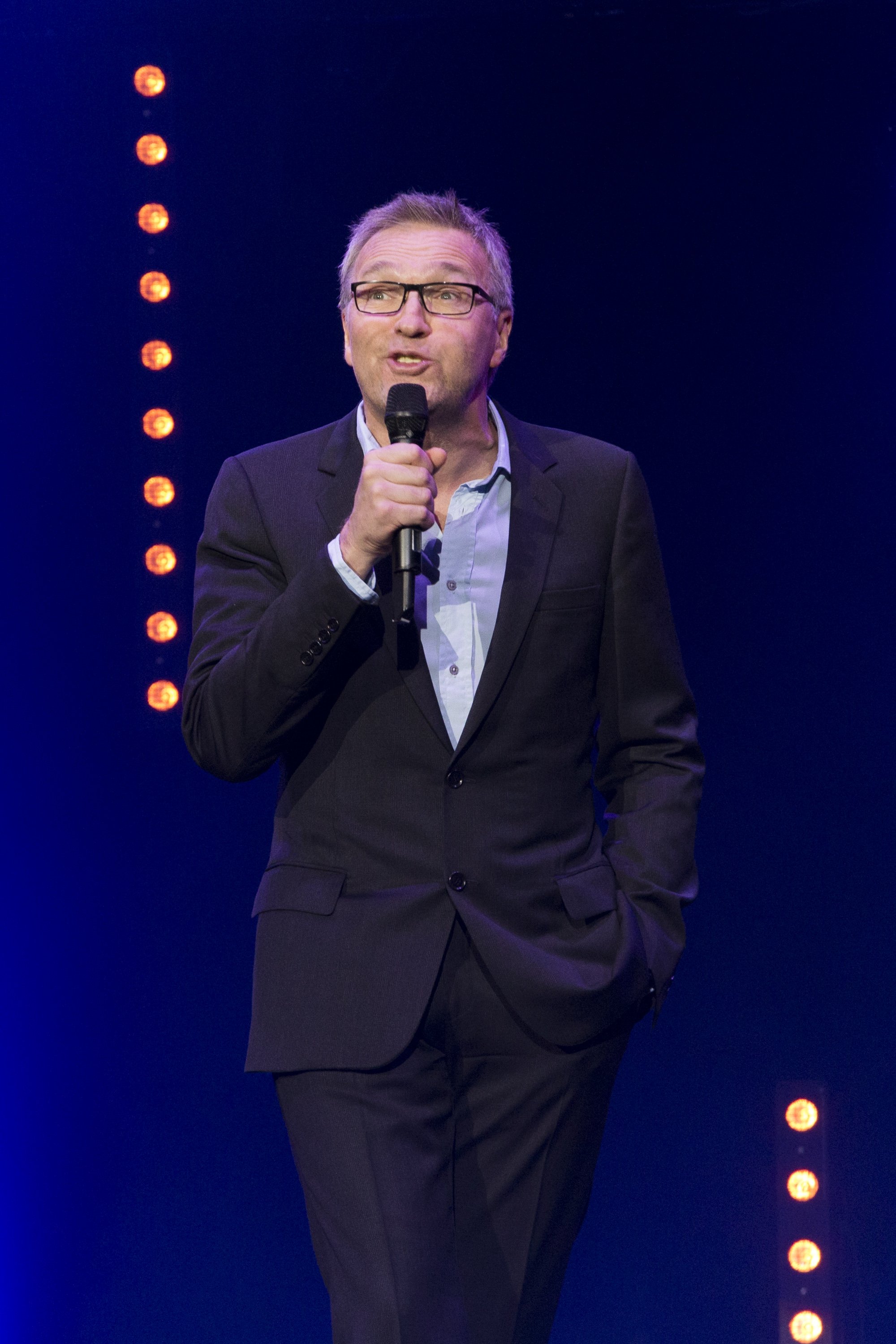 Laurent Ruquier se produit lors de la 3e édition du spectacle 'Europe 1 fait Bobino' à Bobino le 18 février 2013 à Paris, France. | Photo : Getty Images