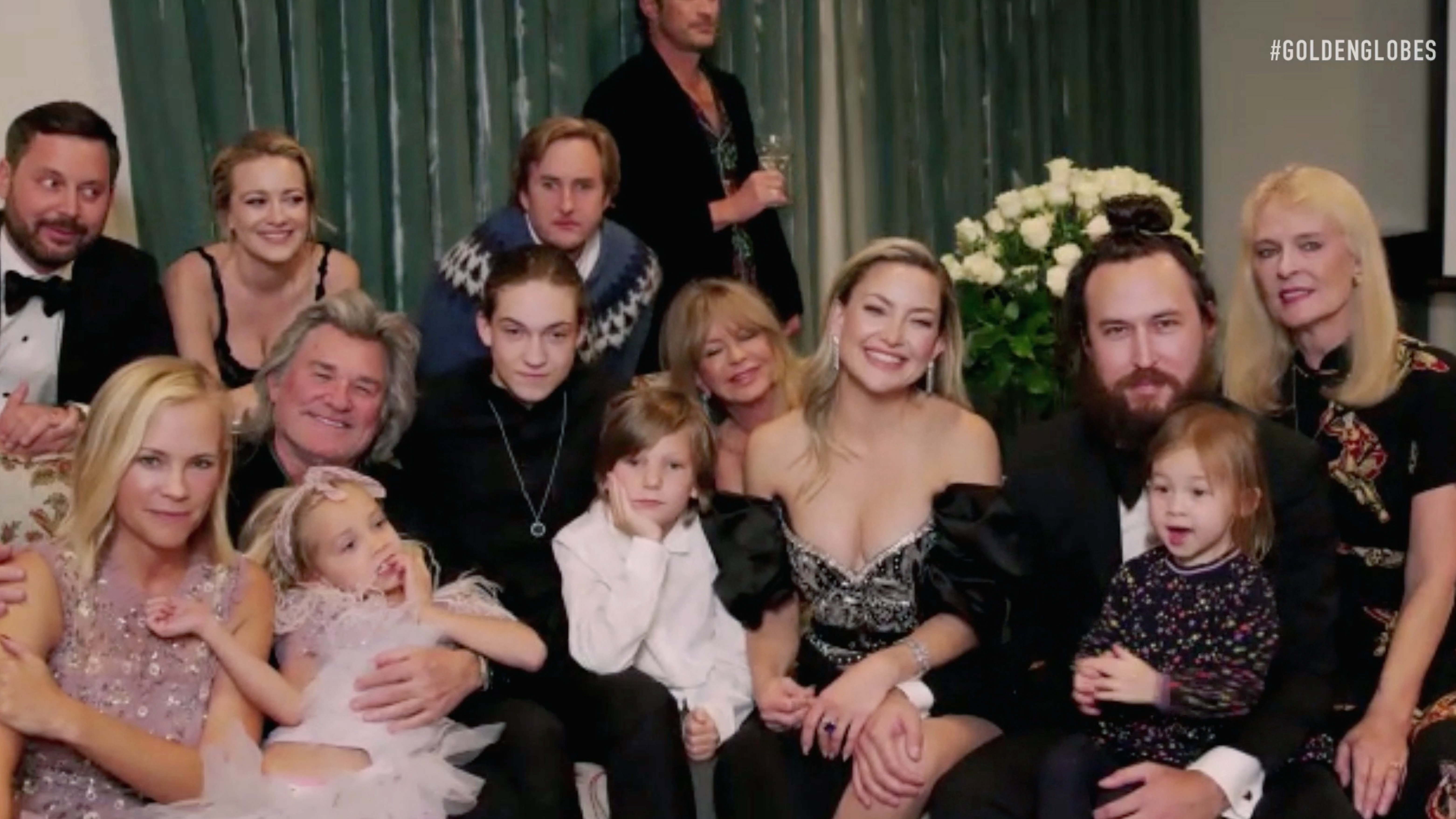 Kurt Russell et Goldie Hawn avec leurs enfants et petits-enfants lors de la 78e cérémonie annuelle des Golden Globe Awards le 28 février 2021 | Source : Getty Images