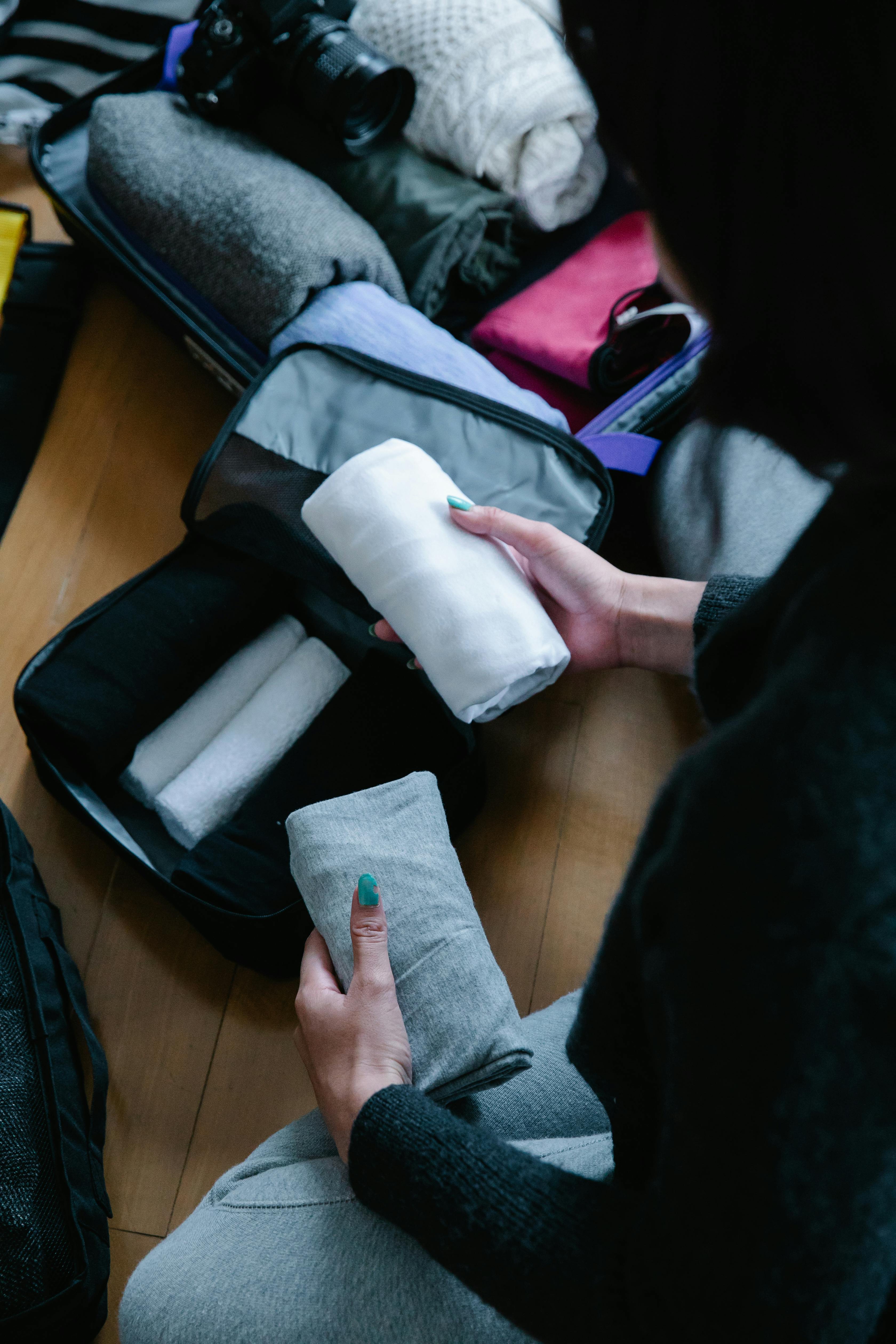 Une femme qui emballe | Source : Pexels