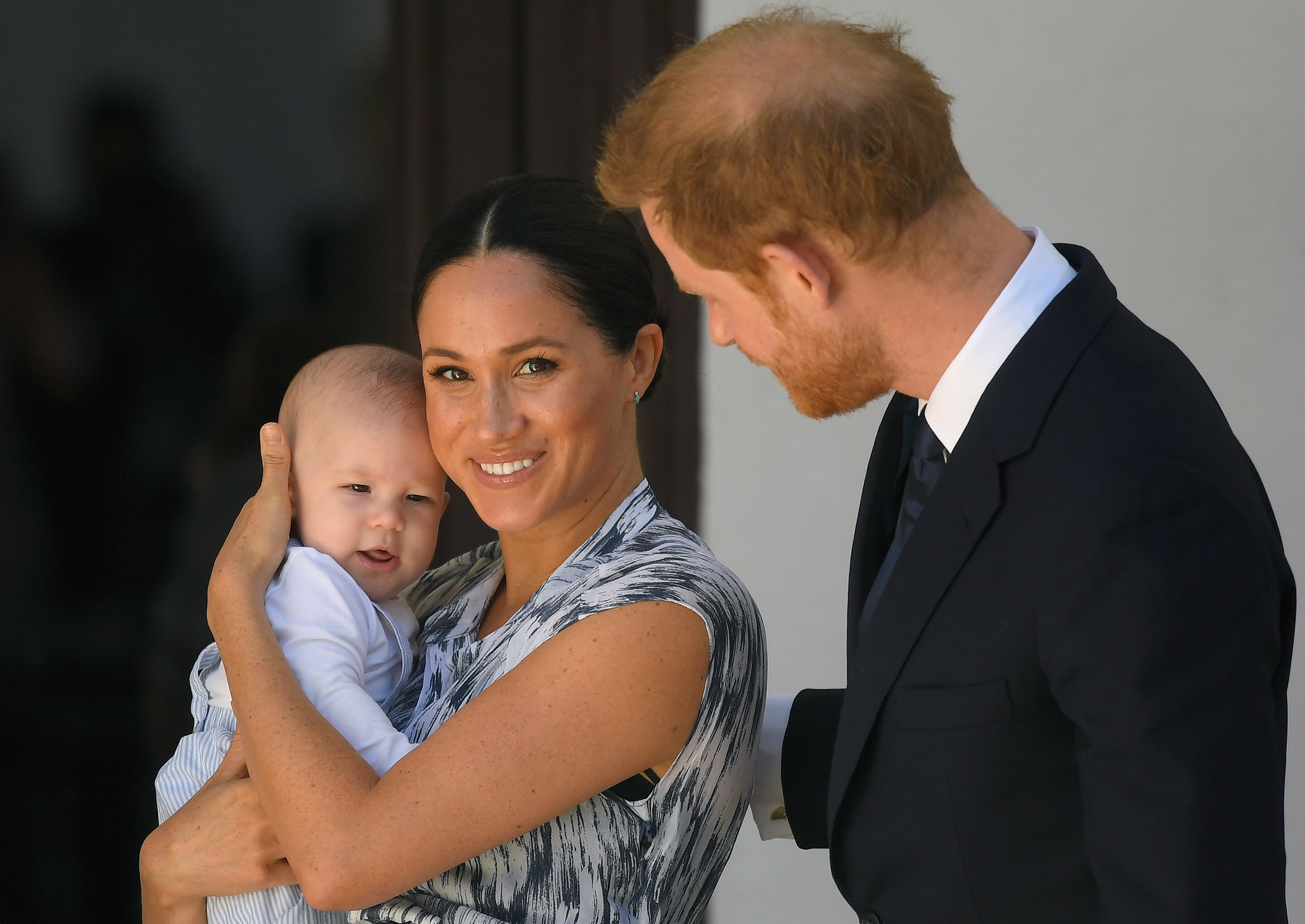 Le prince Archie, Meghan Markle et le prince Harry lors de leur tournée royale en Afrique du Sud au Cap, en Afrique du Sud, le 25 septembre 2019 | Source : Getty Images