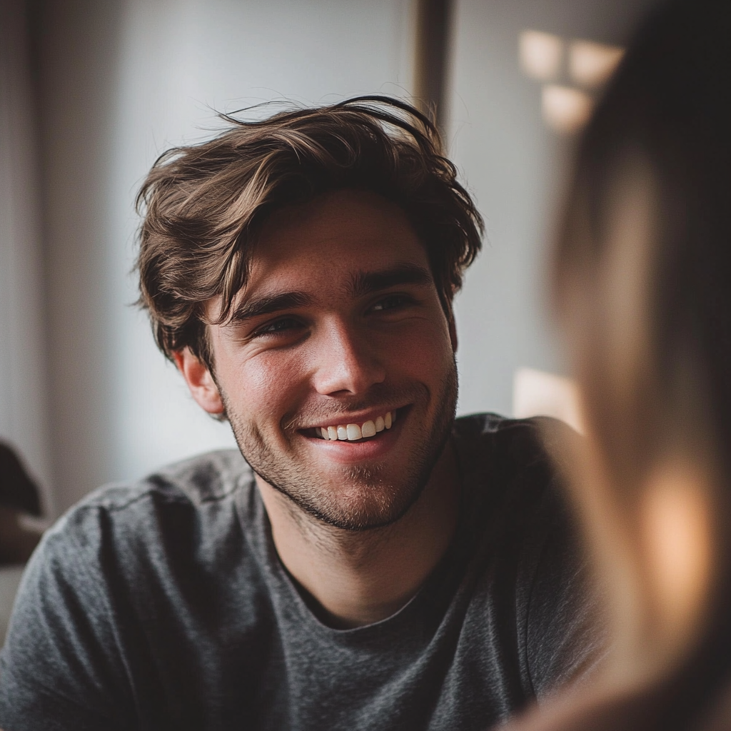 Un homme fait un sourire penaud en regardant sa femme | Source : Midjourney