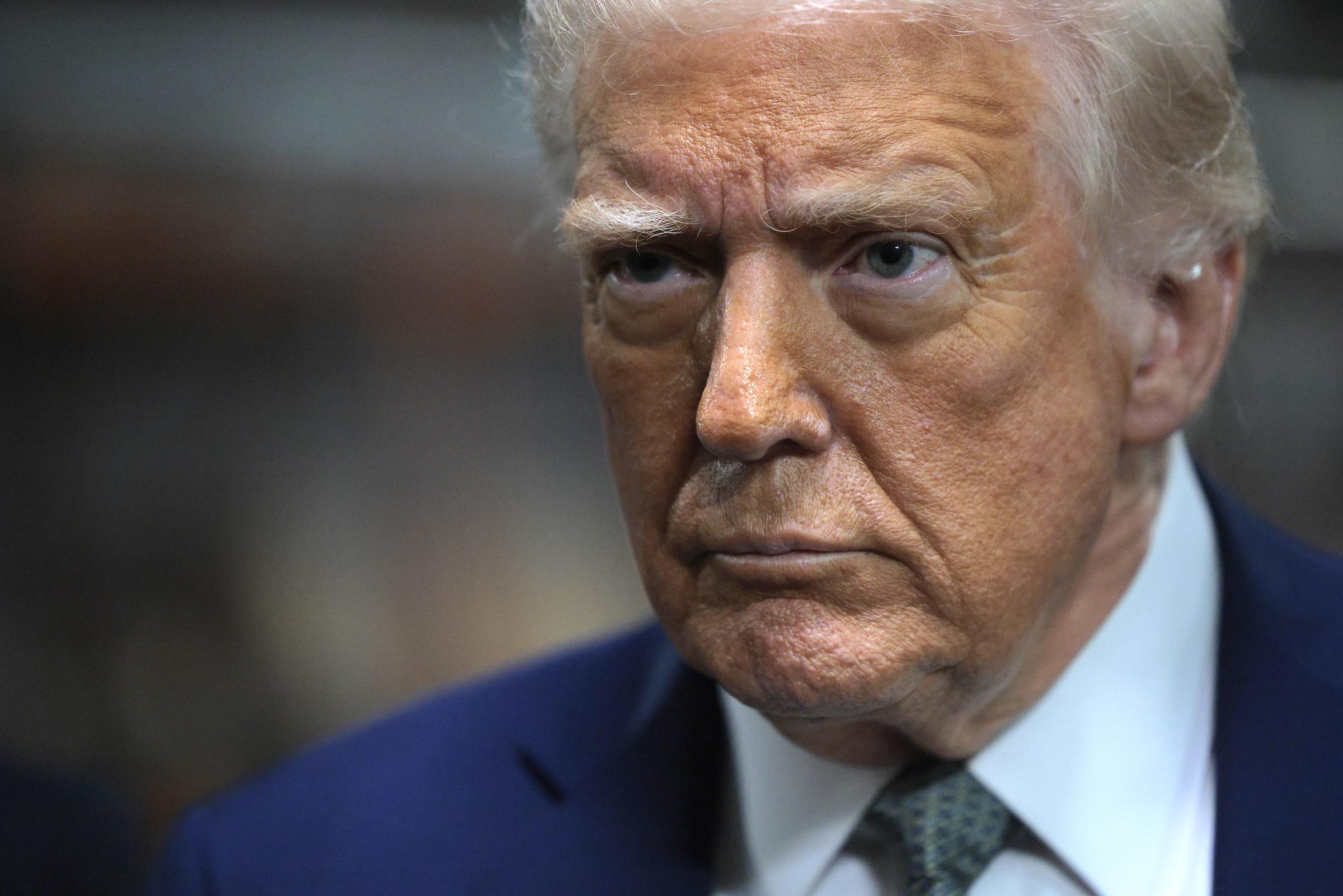 Donald Trump est vu au John F. Kennedy Center for the Performing Arts avant de diriger une réunion du conseil d'administration, le 17 mars 2025, à Washington, D.C. | Source : Getty Images