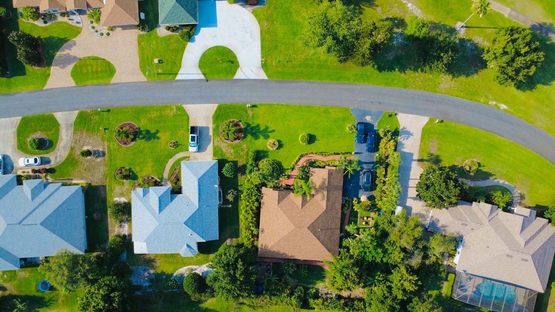 Vue aérienne d'un quartier | Source : Pexels