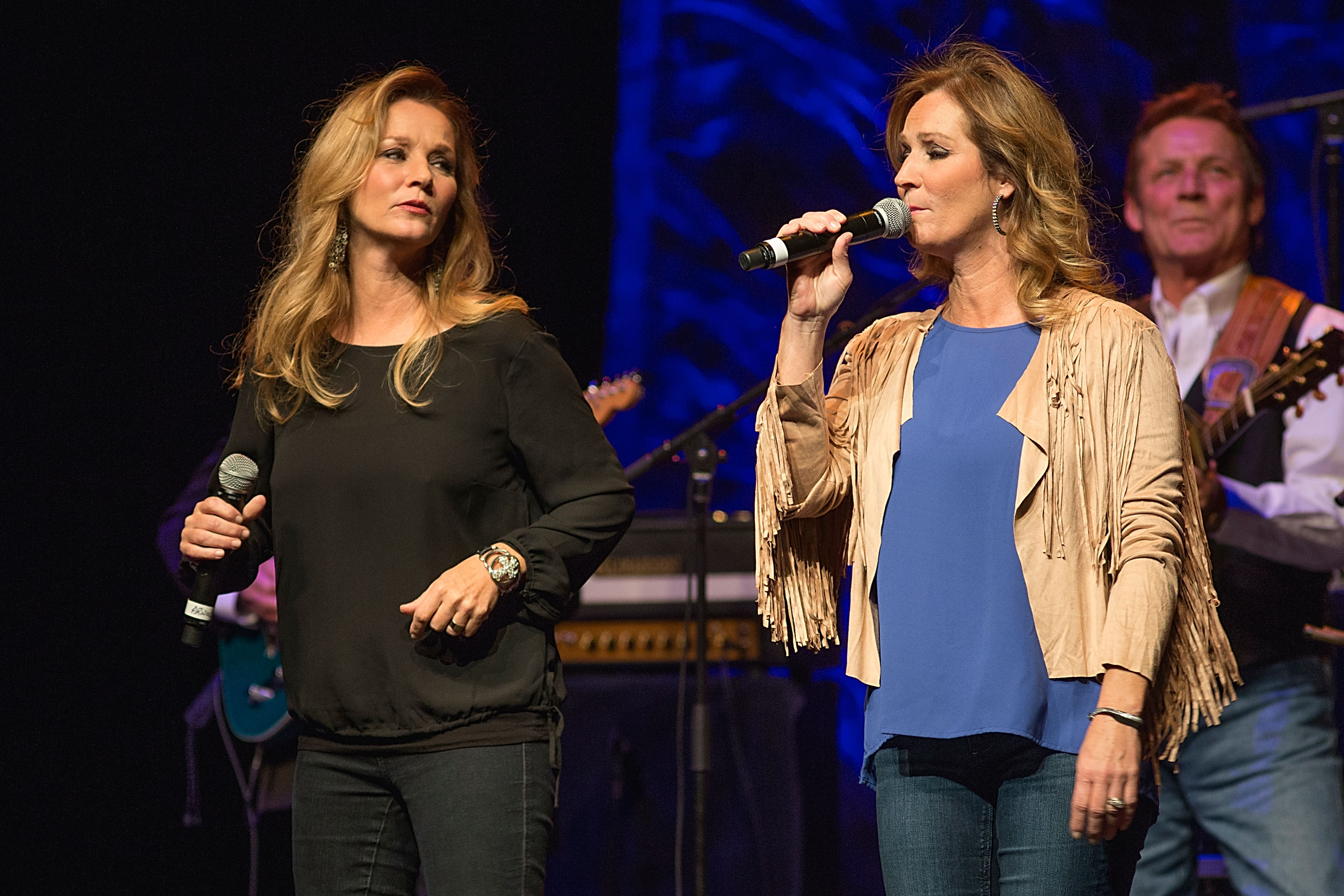 Peggy et Patsy Lynn se produisent en soutien à Loretta Lynn au ACL Live à Austin, au Texas, le 18 octobre 2015. | Source : Getty Images