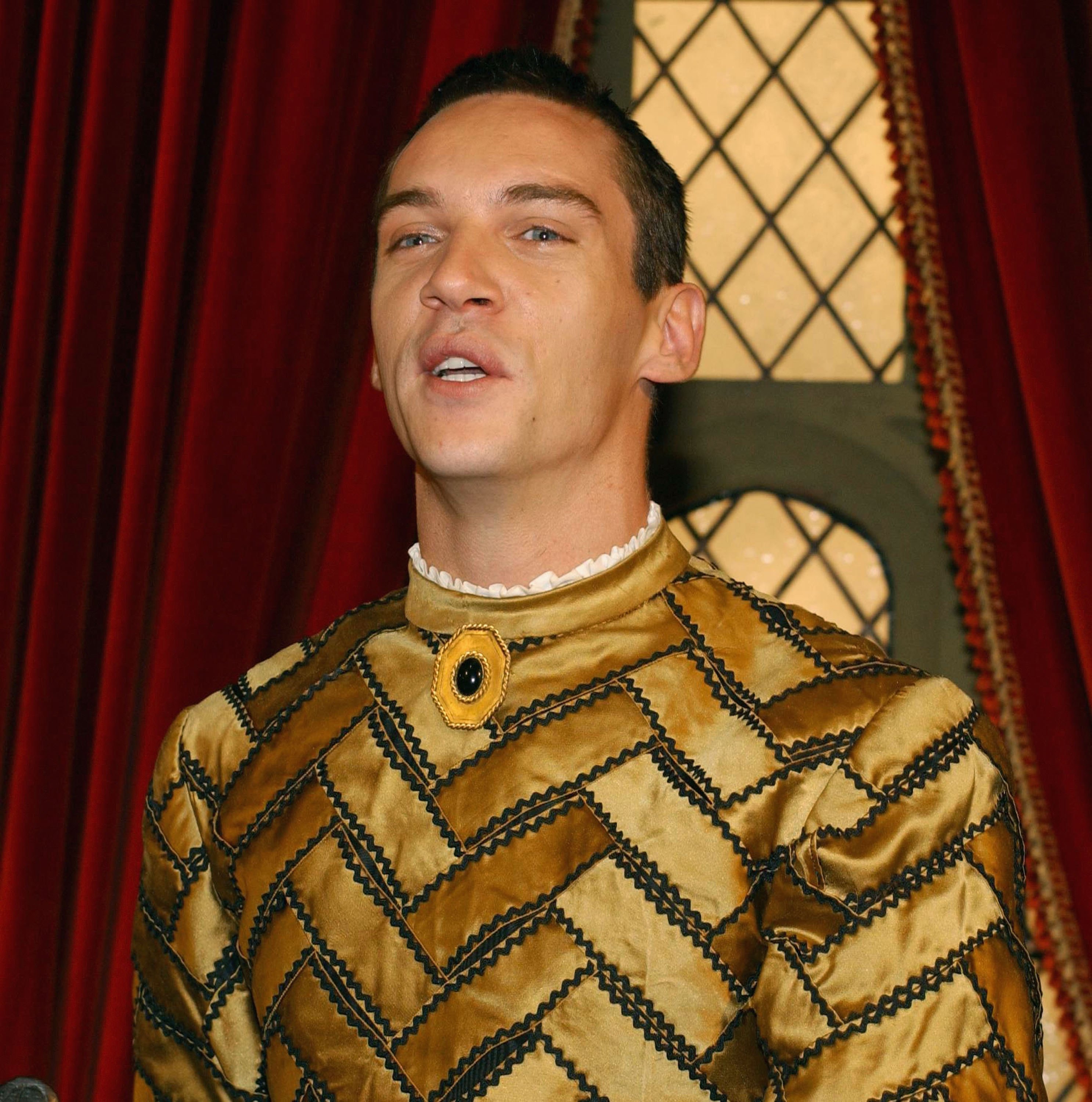 L'acteur sur le plateau de tournage de "The Tudors", 2006 | Source : Getty Images