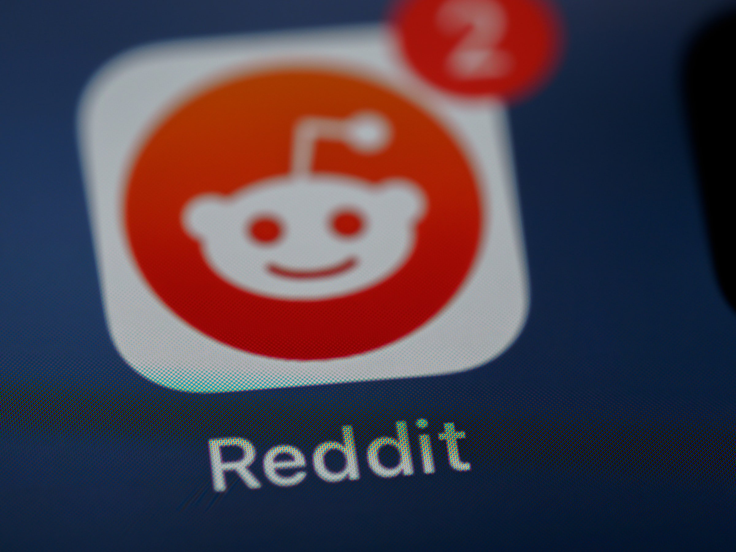 Logo Reddit sur un écran | Source : Unsplash