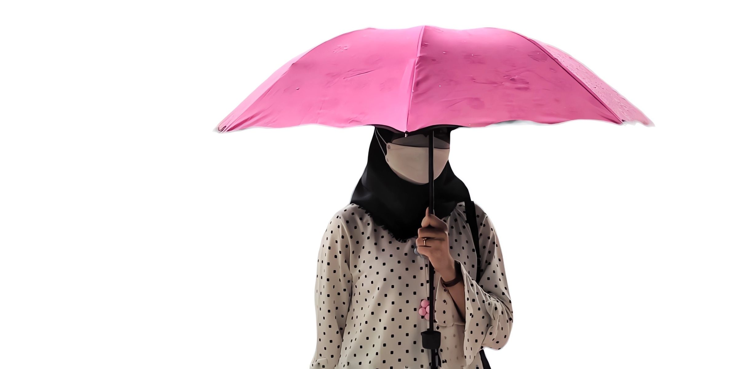 Une personne avec un parapluie rose | Source : Shutterstock