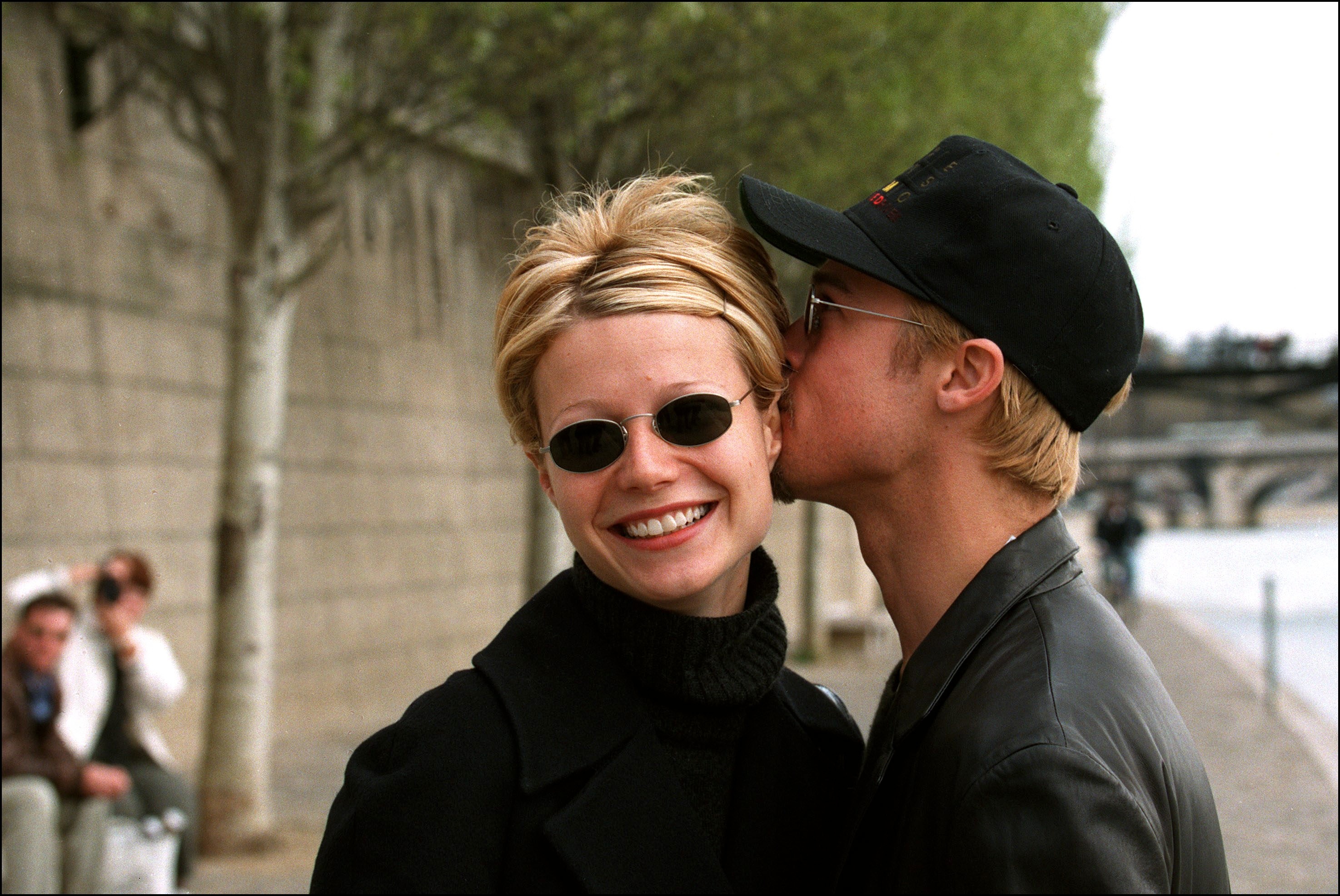 Gwyneth Paltrow et Brad Pitt à Paris le 29 mars 1997 | Source : Getty Images