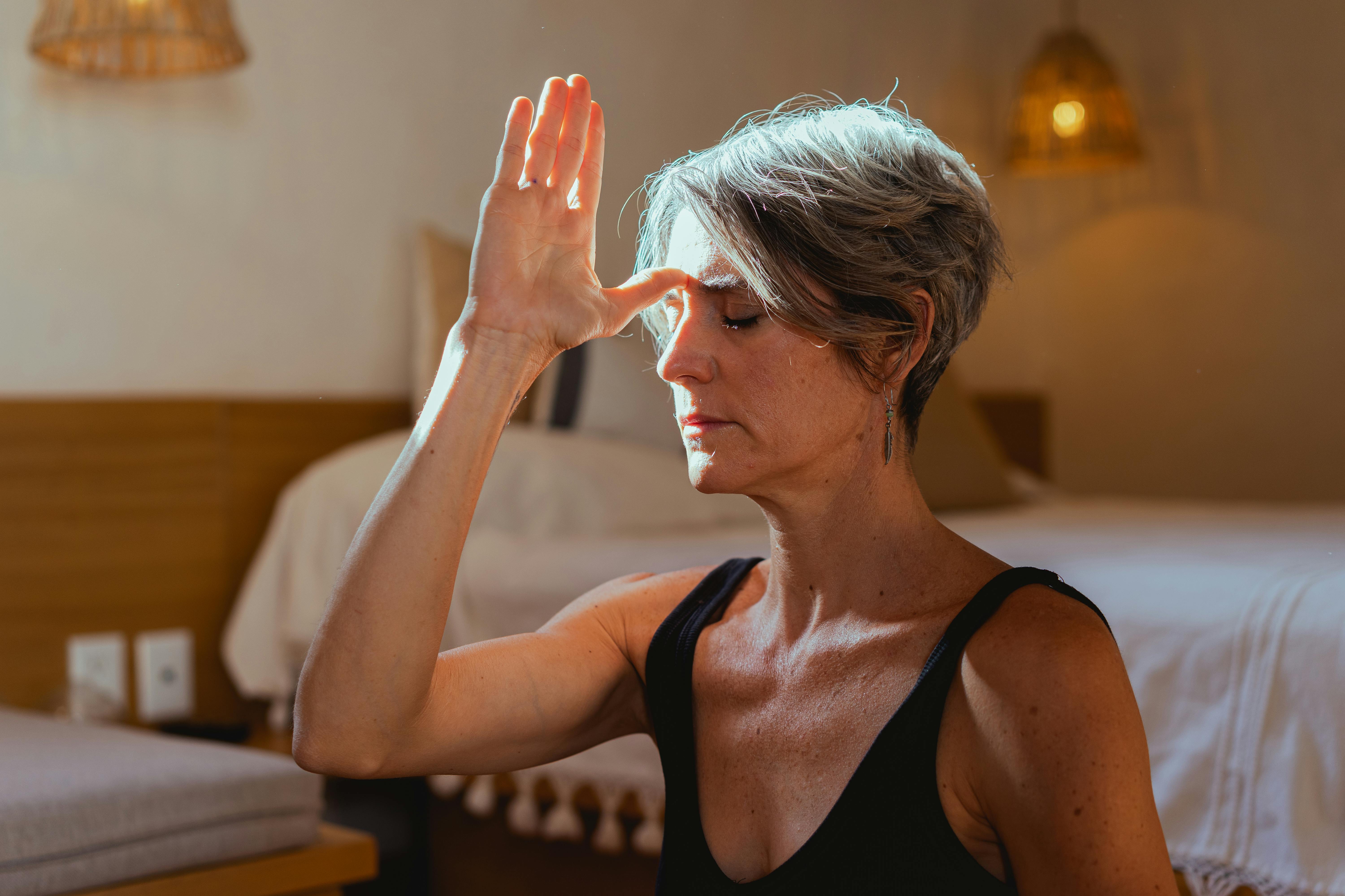 Femme en train de méditer | Source : Pexels