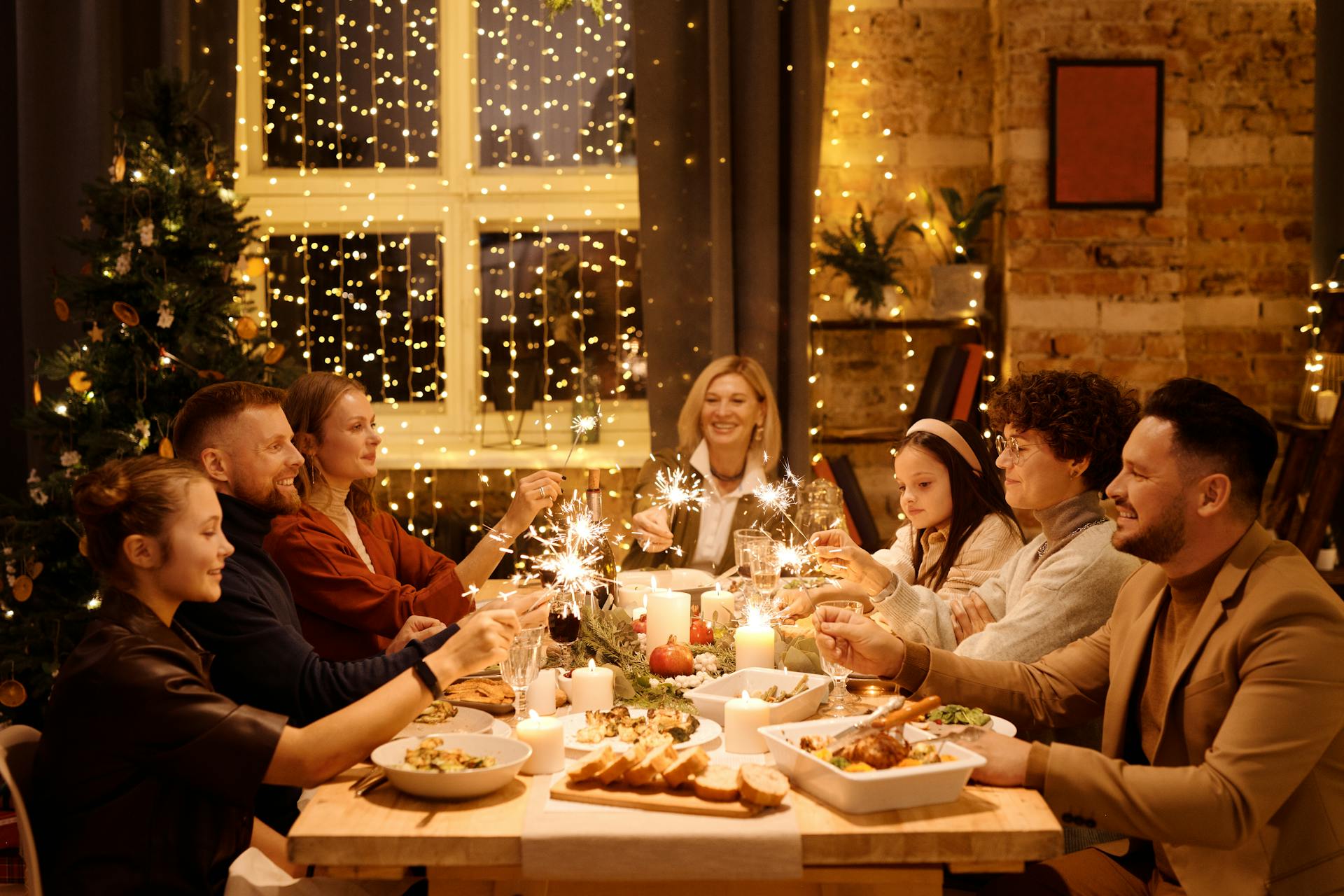 Une famille réunie pour un événement | Source : Pexels