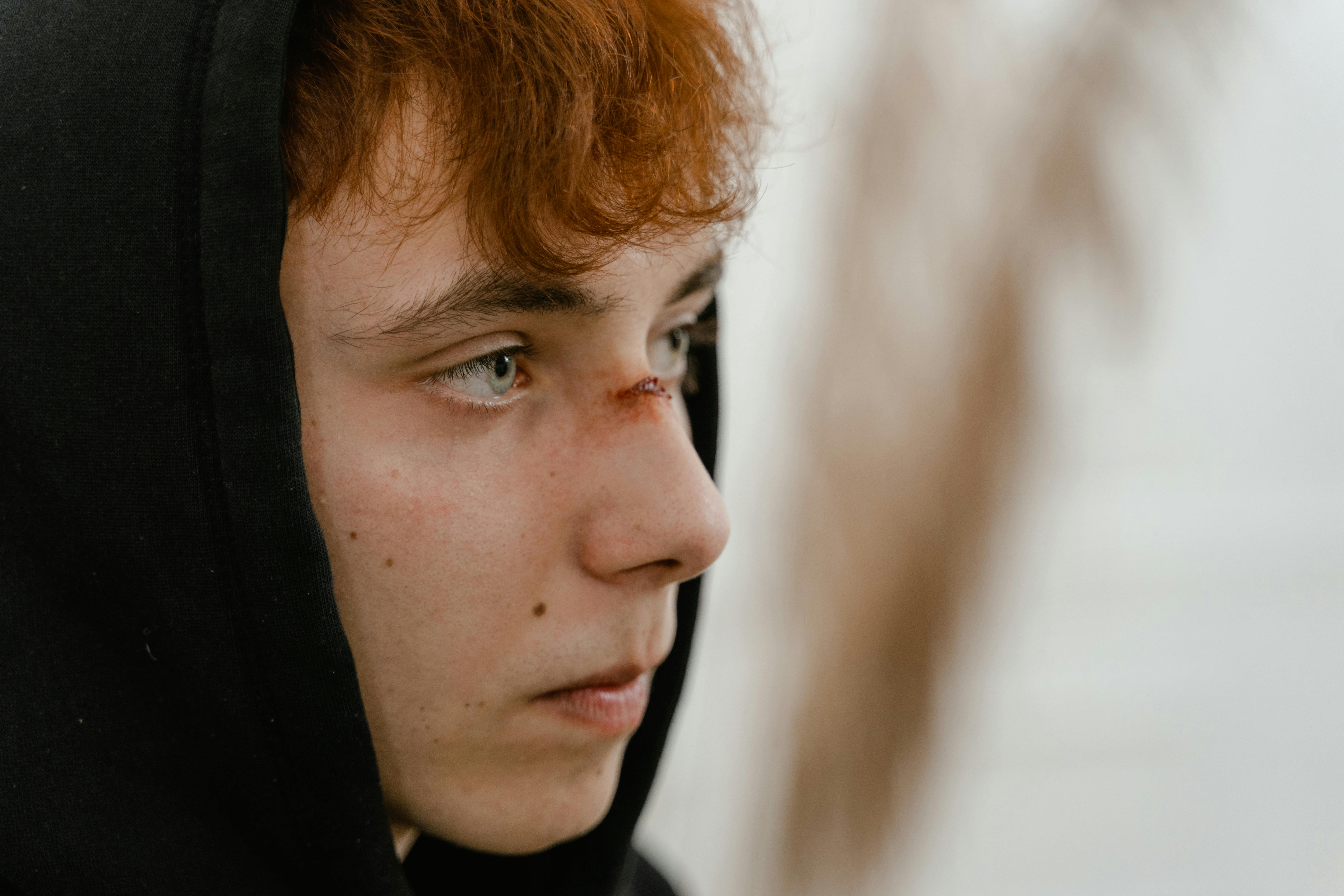 A sad and serious boy | Source: Pexels