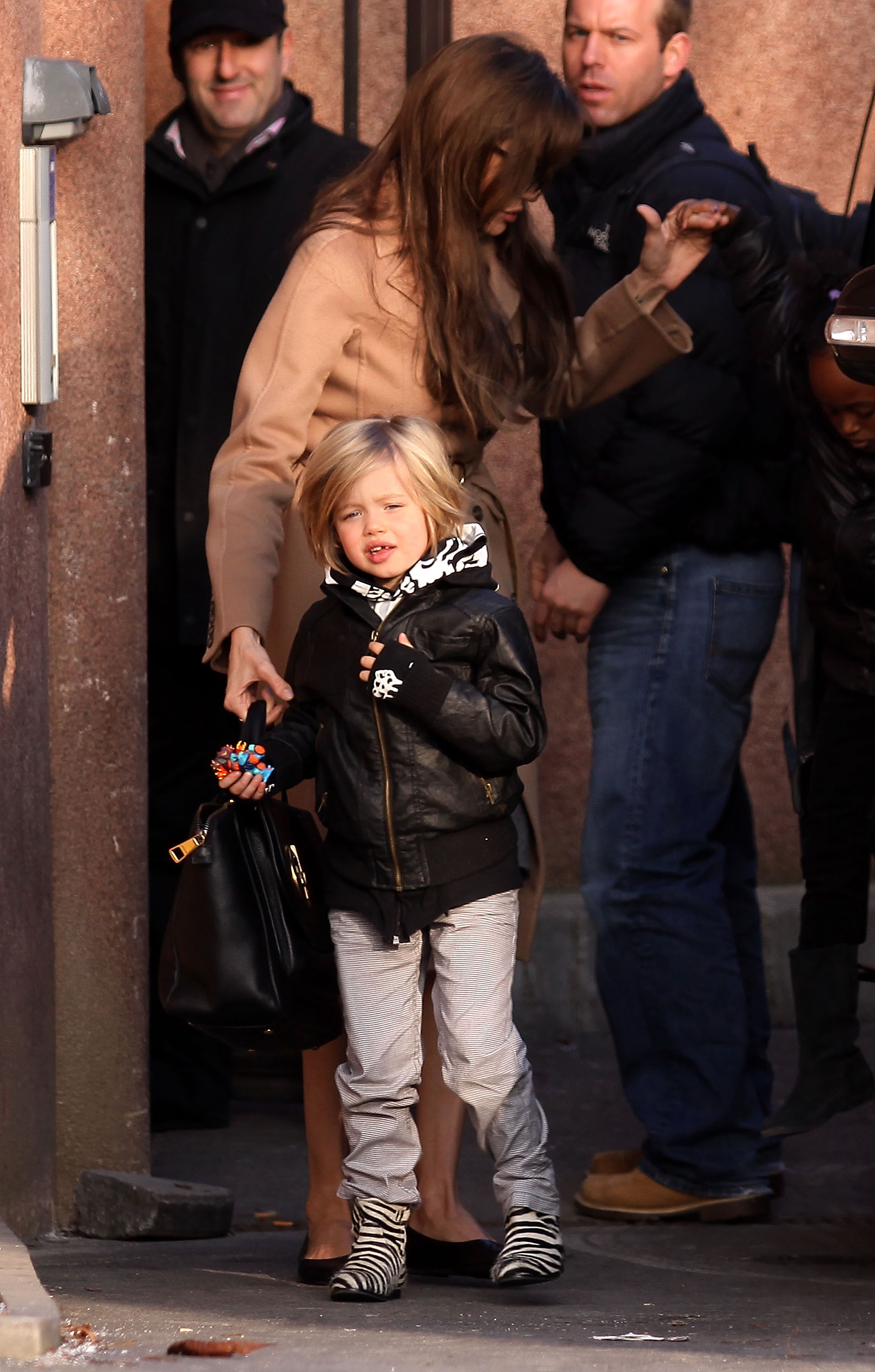 Angelina Jolie et sa fille Shiloh à Paris en 2010. | Source : Getty Images