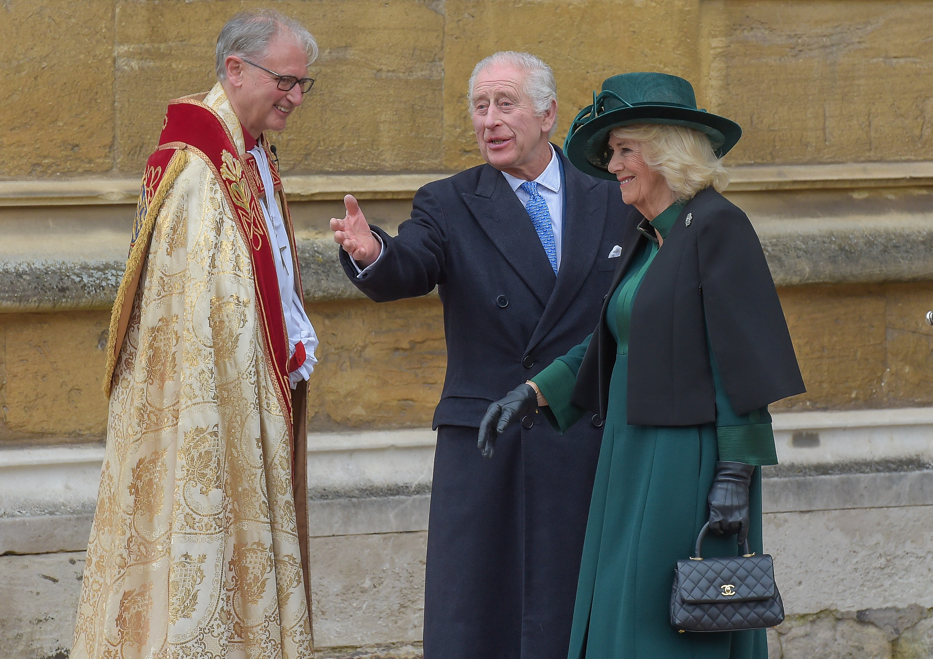 La reine Camilla et le roi Charles III lors du service des matines du dimanche de Pâques à la chapelle St George, au château de Windsor, le 31 mars 2024 à Windsor, en Angleterre | Source : Getty Images