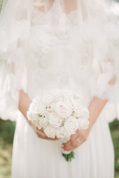 Une femme en robe de mariée. | Photo : Pexels